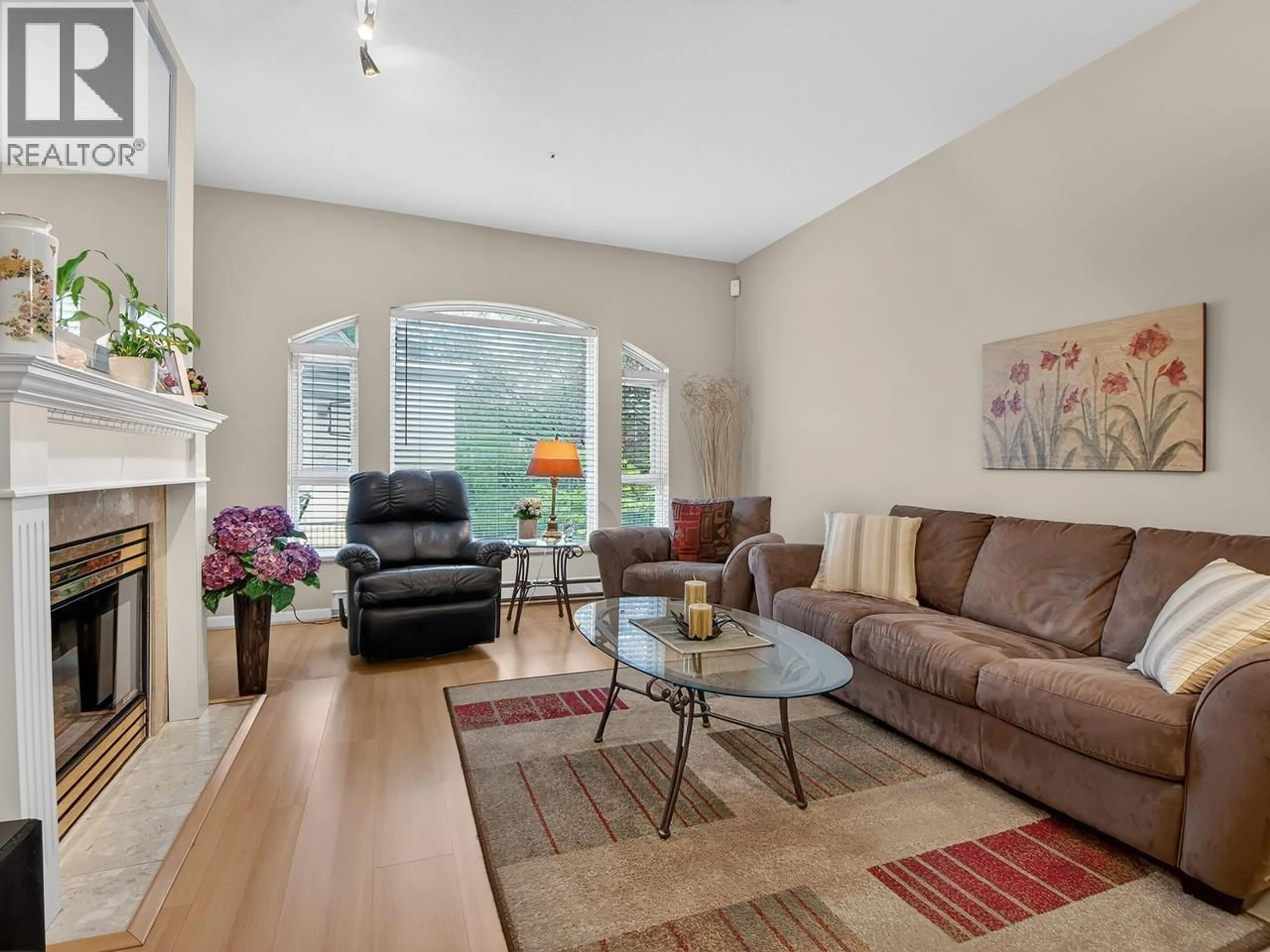 Living room with furniture, wood/laminate floor for 513 - 5262 OAKMOUNT CRESCENT, Burnaby British Columbia V5H4R7