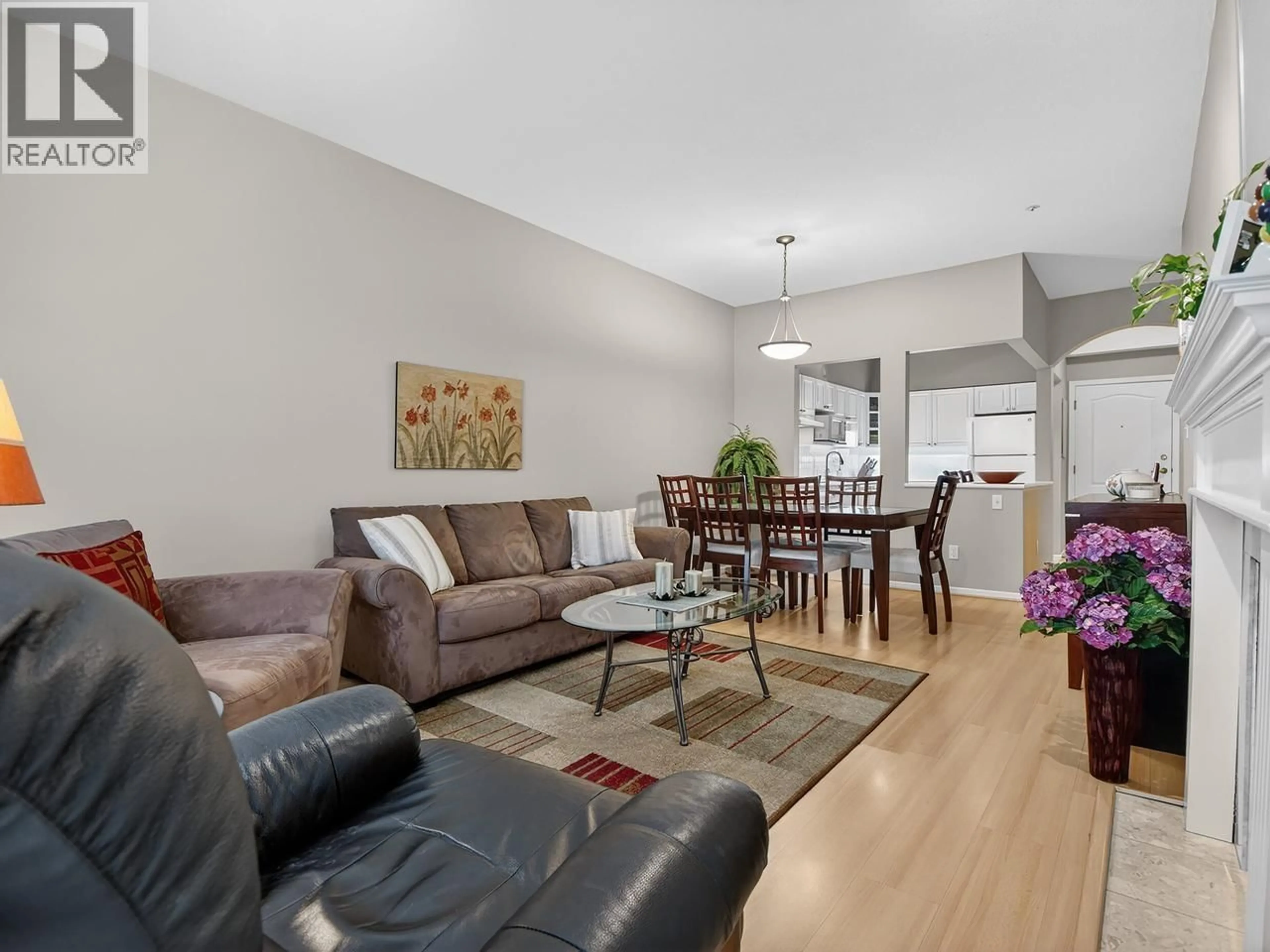 Living room with furniture, wood/laminate floor for 513 - 5262 OAKMOUNT CRESCENT, Burnaby British Columbia V5H4R7