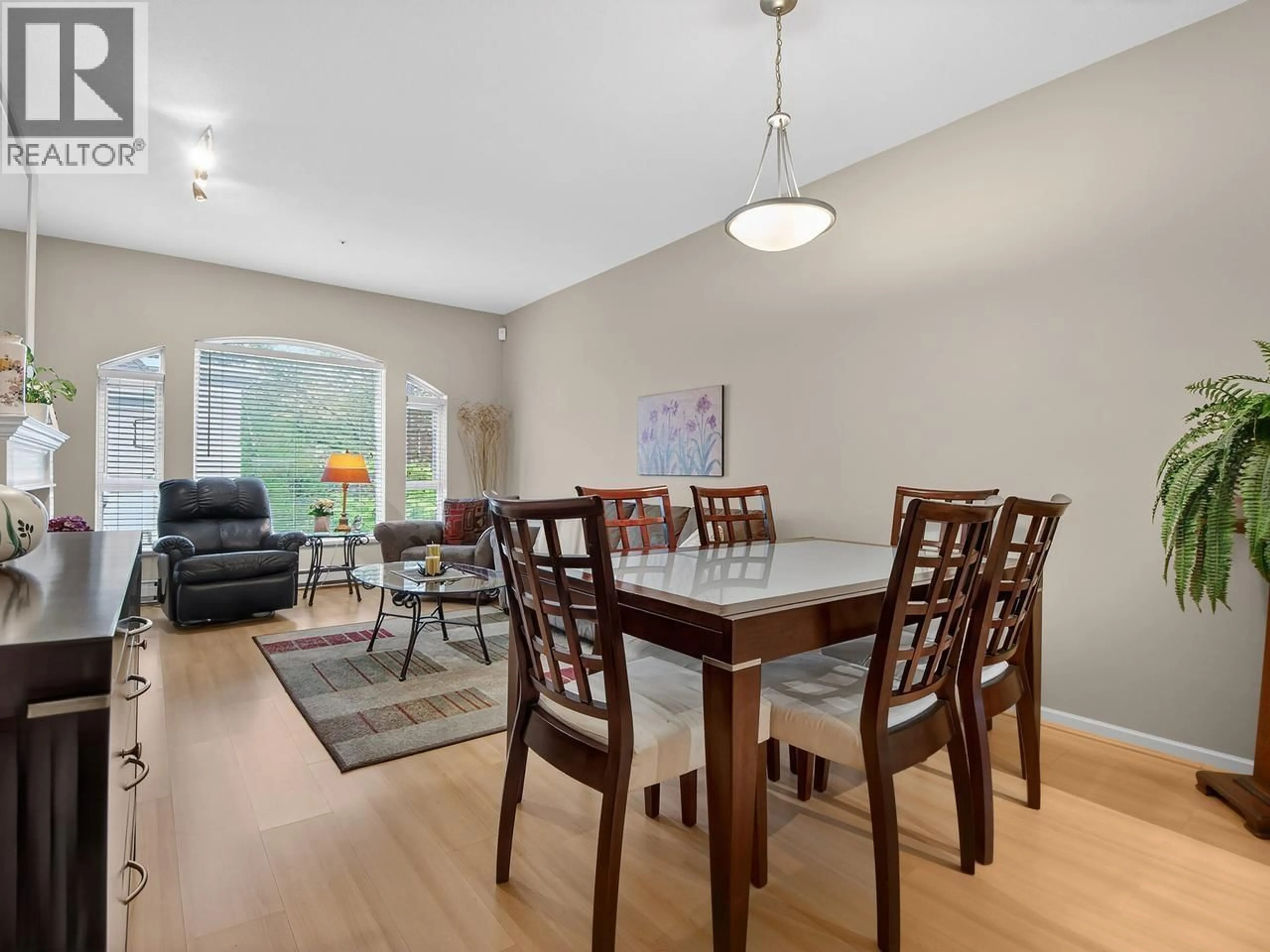 Dining room, wood/laminate floor for 513 - 5262 OAKMOUNT CRESCENT, Burnaby British Columbia V5H4R7
