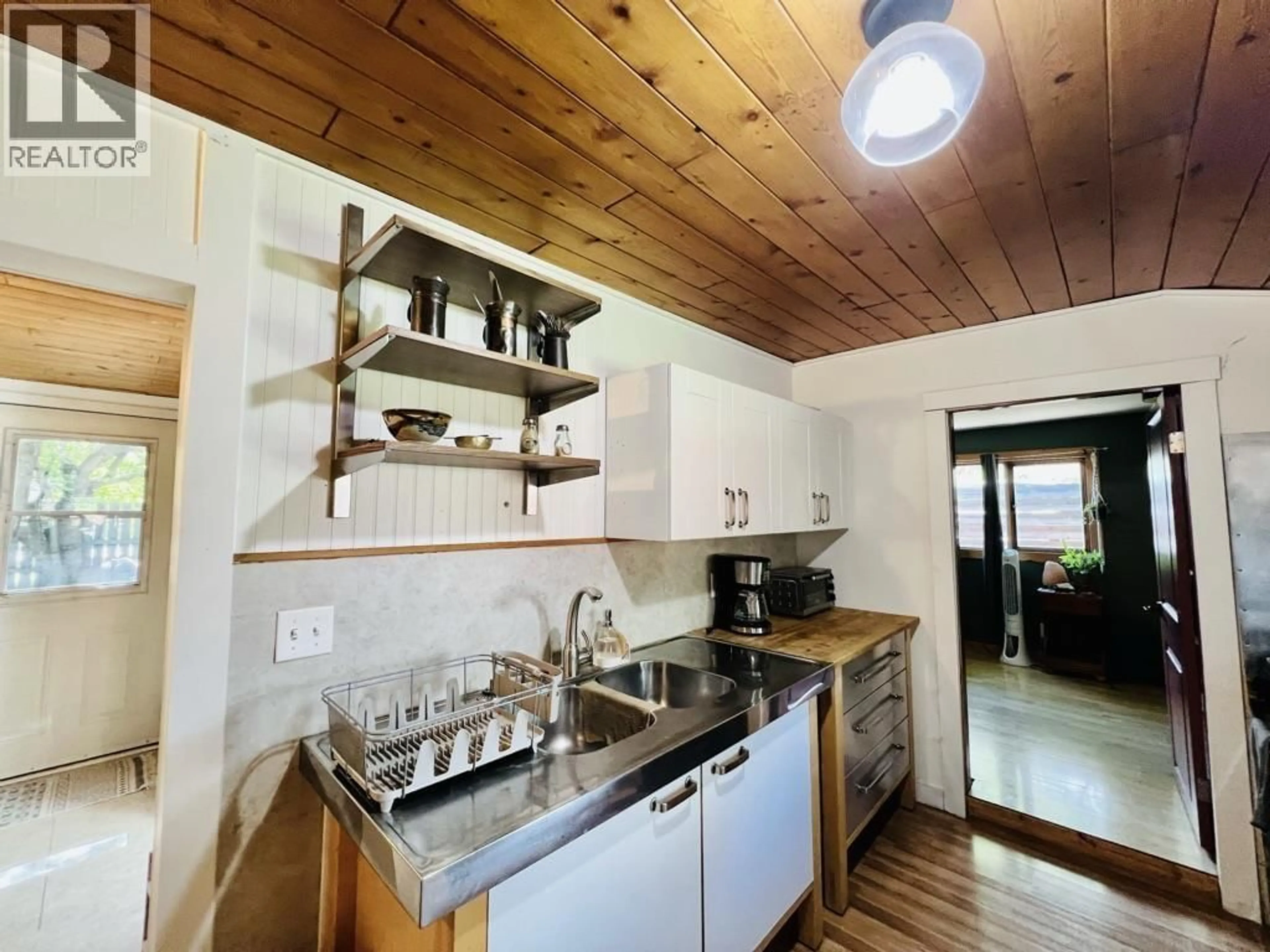 Open concept kitchen, unknown for 3931 ALFRED AVENUE, Smithers British Columbia V0J2N0