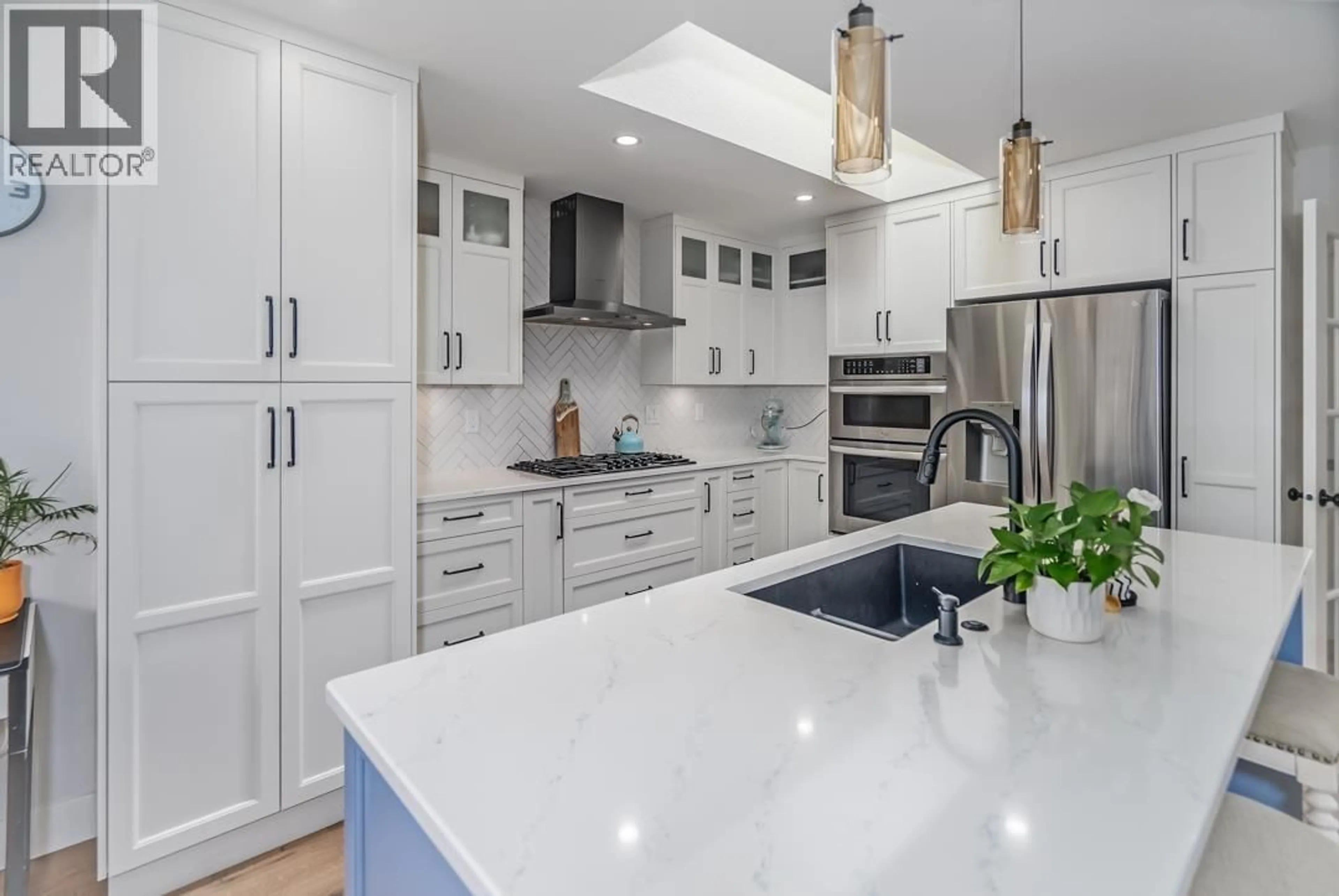 Contemporary kitchen, unknown for 22987 123B AVENUE, Maple Ridge British Columbia V2X0C4