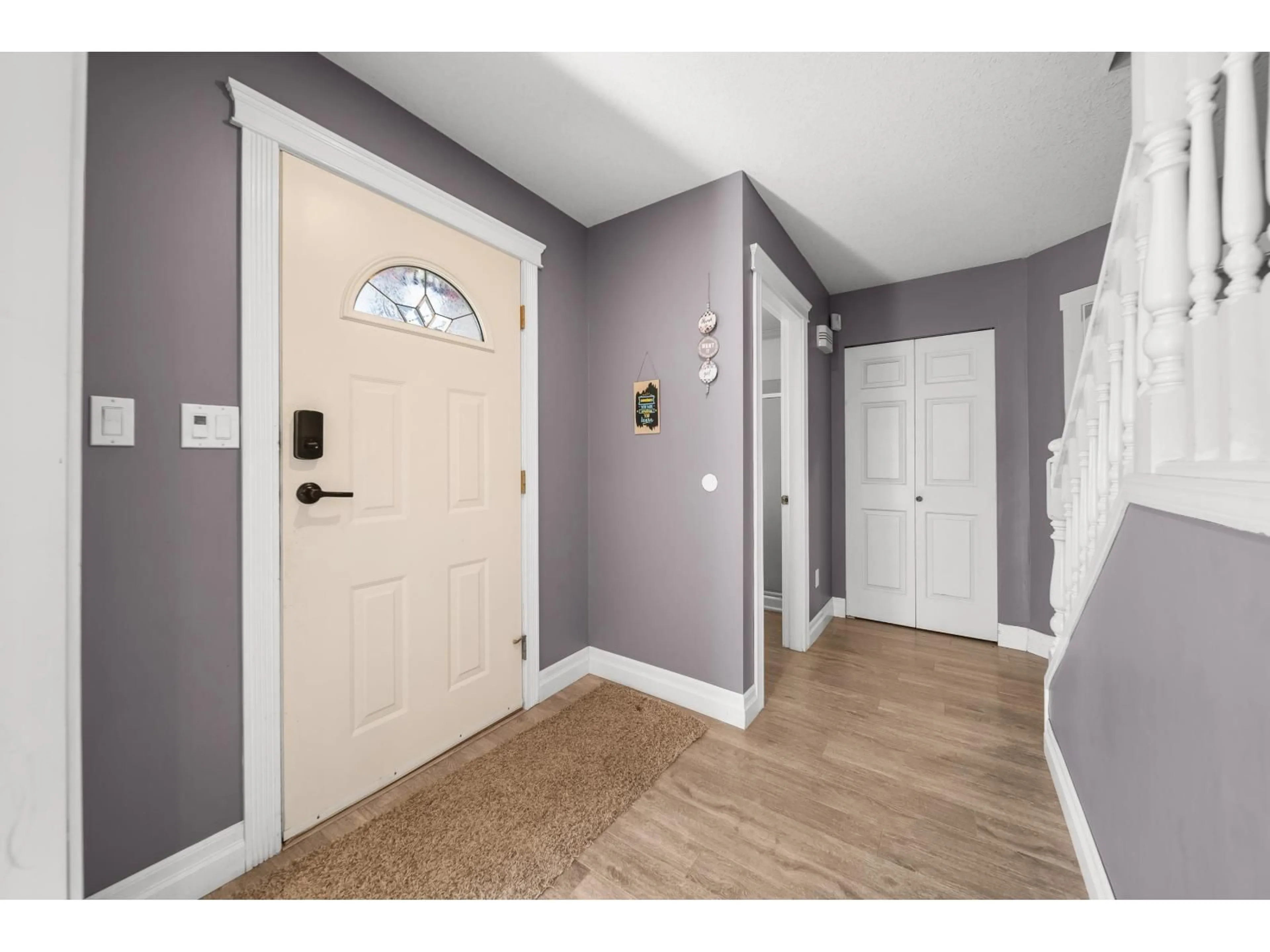 Indoor entryway for 32507 QUALICUM PLACE, Abbotsford British Columbia V2T5A6
