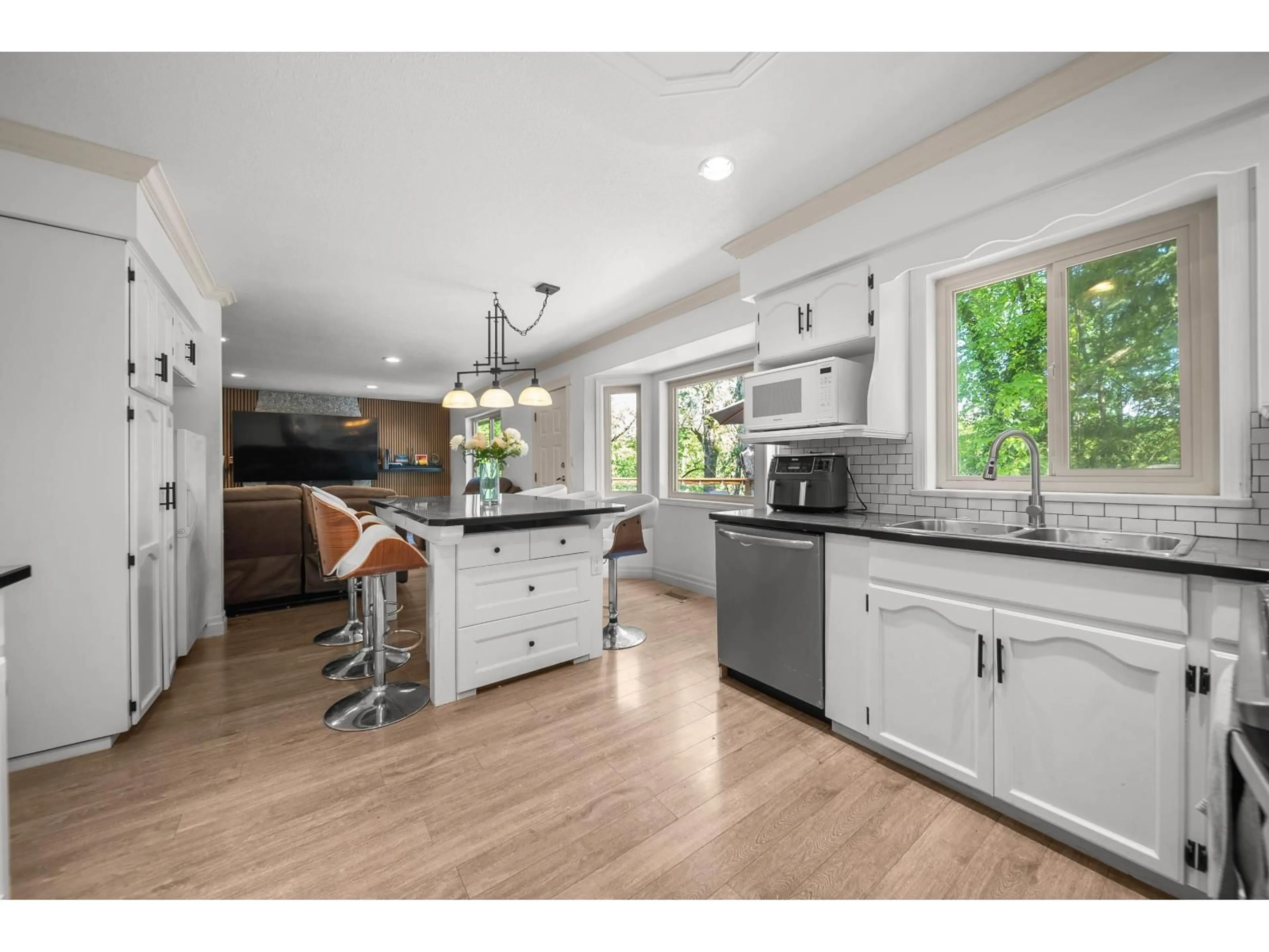 Open concept kitchen, unknown for 32507 QUALICUM PLACE, Abbotsford British Columbia V2T5A6