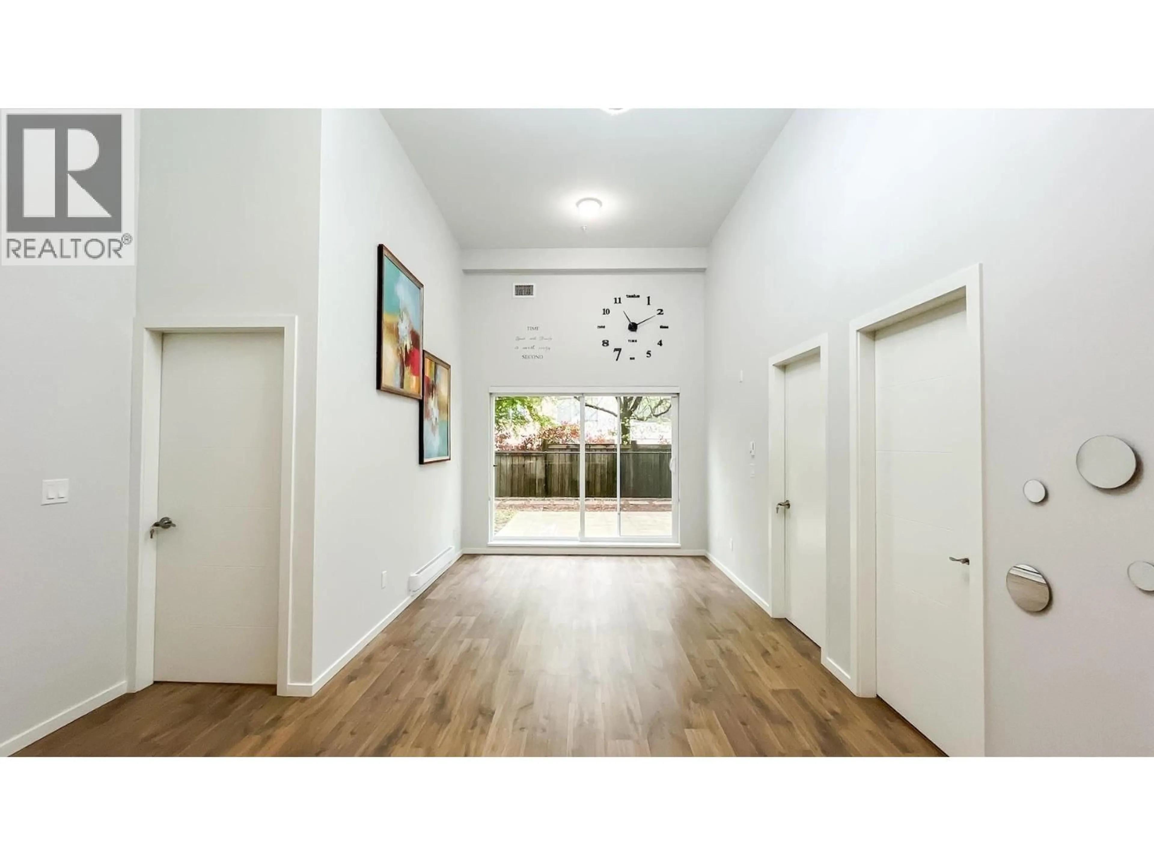 Indoor foyer for 108 - 6283 KINGSWAY, Burnaby British Columbia V5J0H3