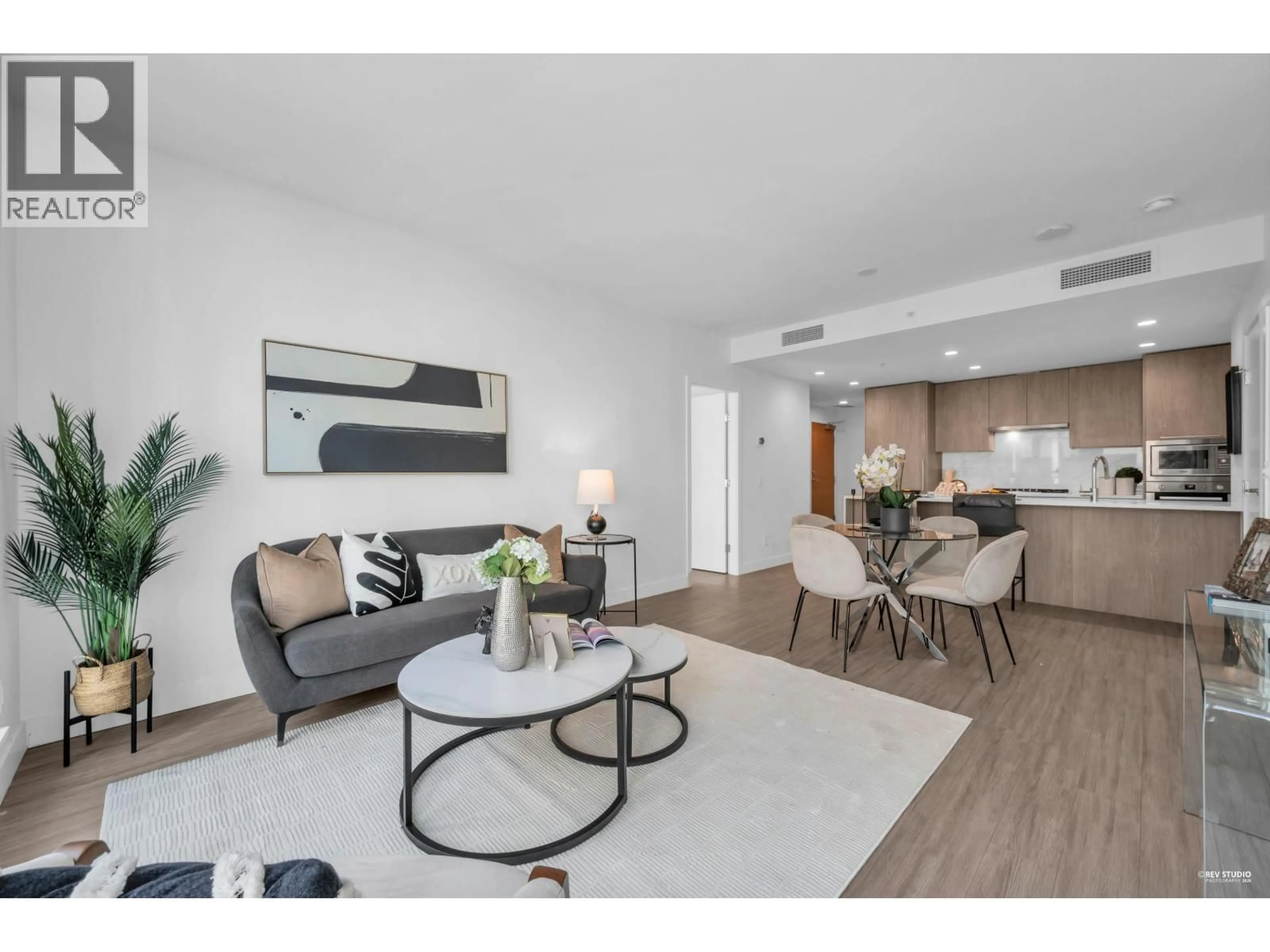 Living room with furniture, wood/laminate floor for 406 - 6398 SILVER AVENUE, Burnaby British Columbia V5H0K7