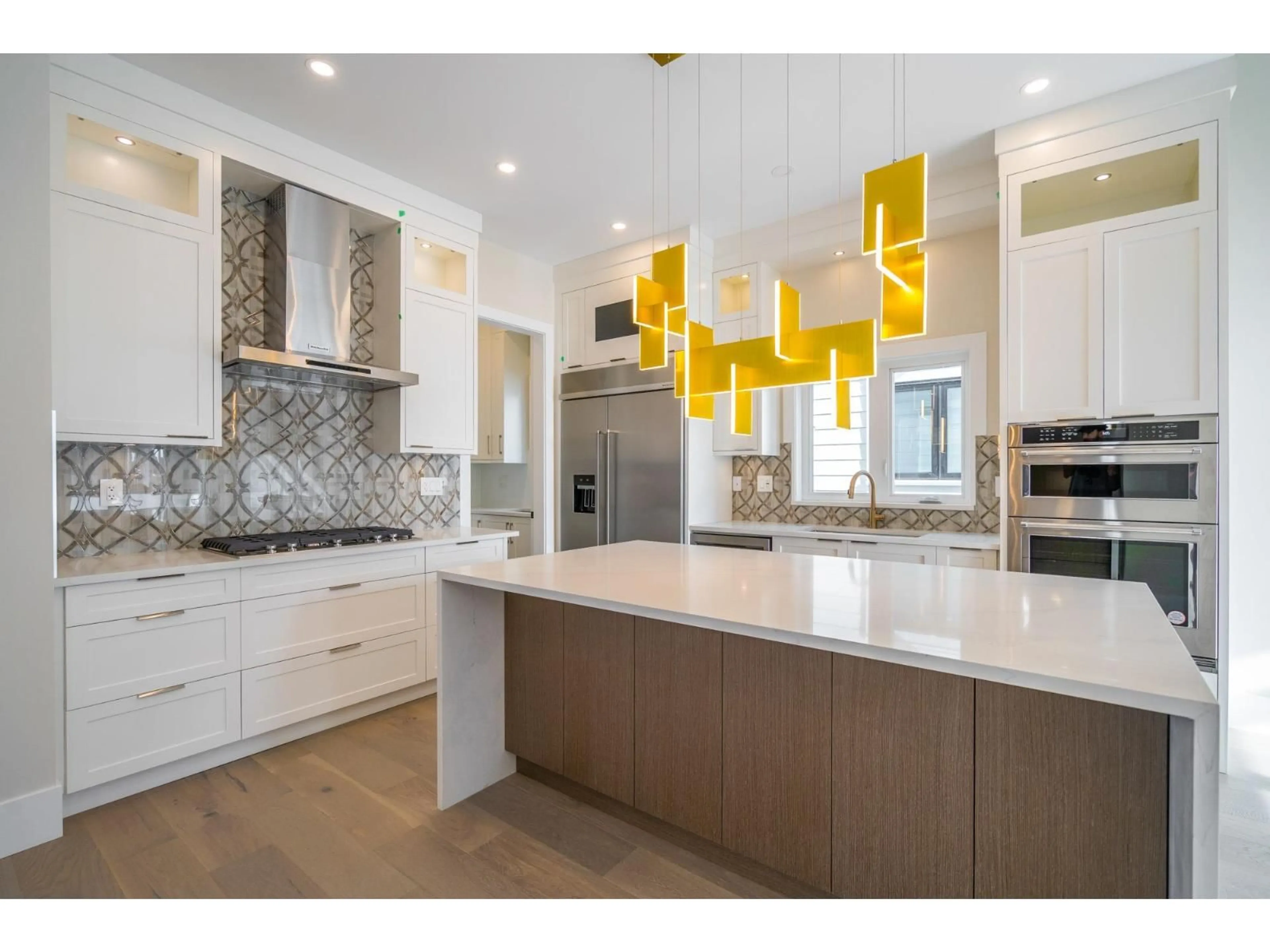 Contemporary kitchen, ceramic/tile floor for 16548 22 AVENUE, Surrey British Columbia V3Z0V5