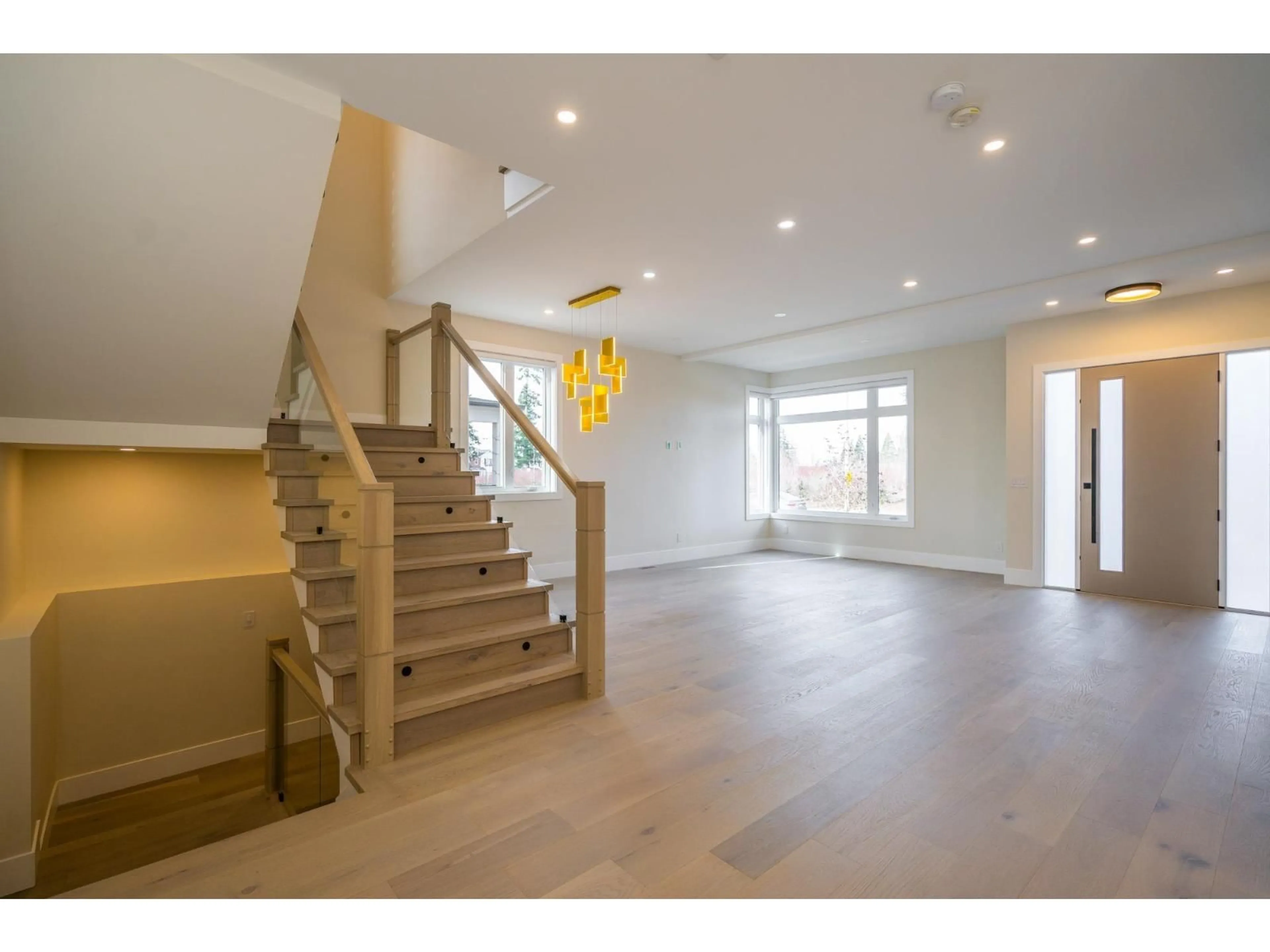 Indoor foyer for 16548 22 AVENUE, Surrey British Columbia V3Z0V5