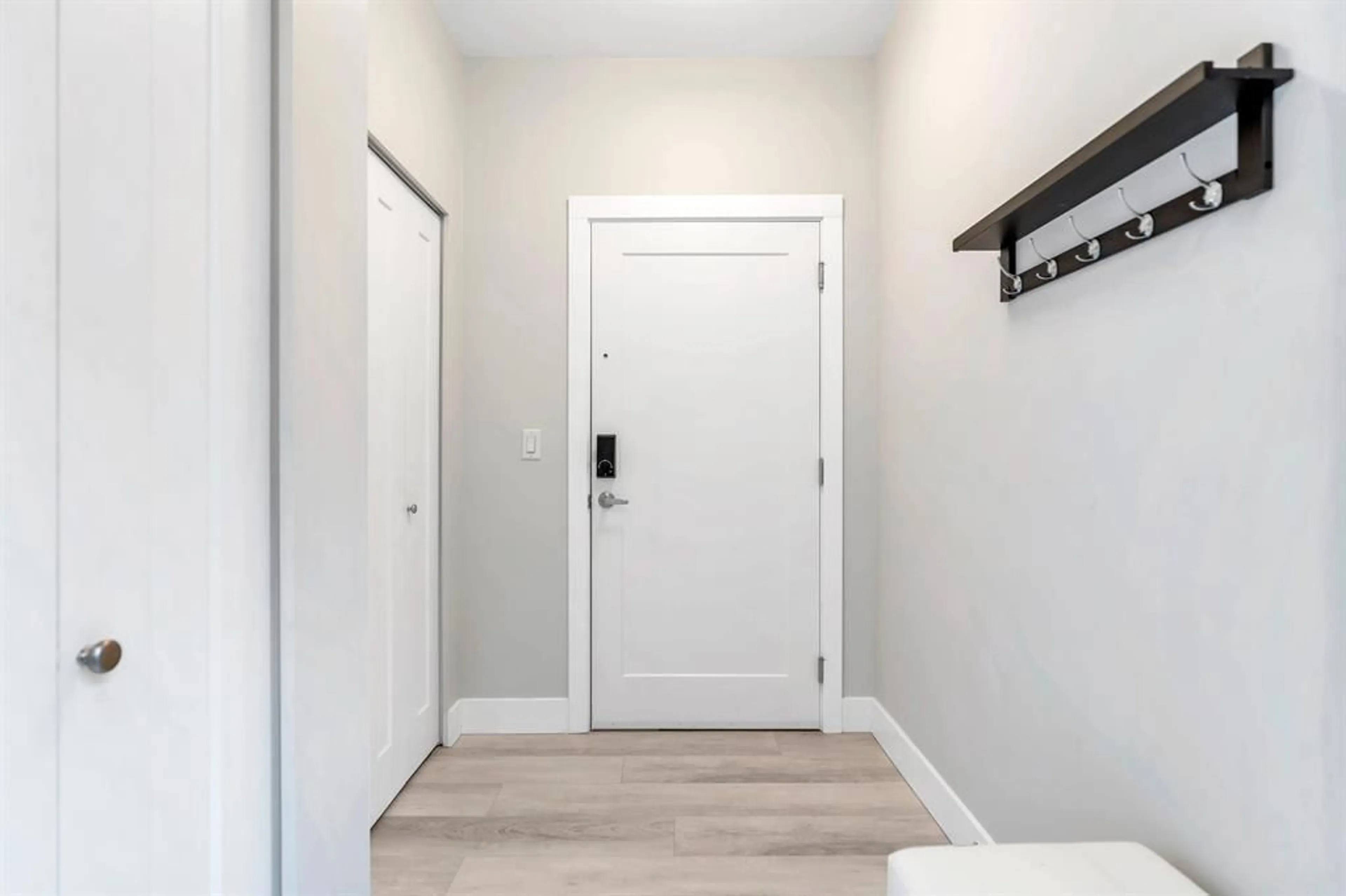 Indoor entryway for 207 - 14550 WINTER CRESCENT, Surrey British Columbia V4P0G4