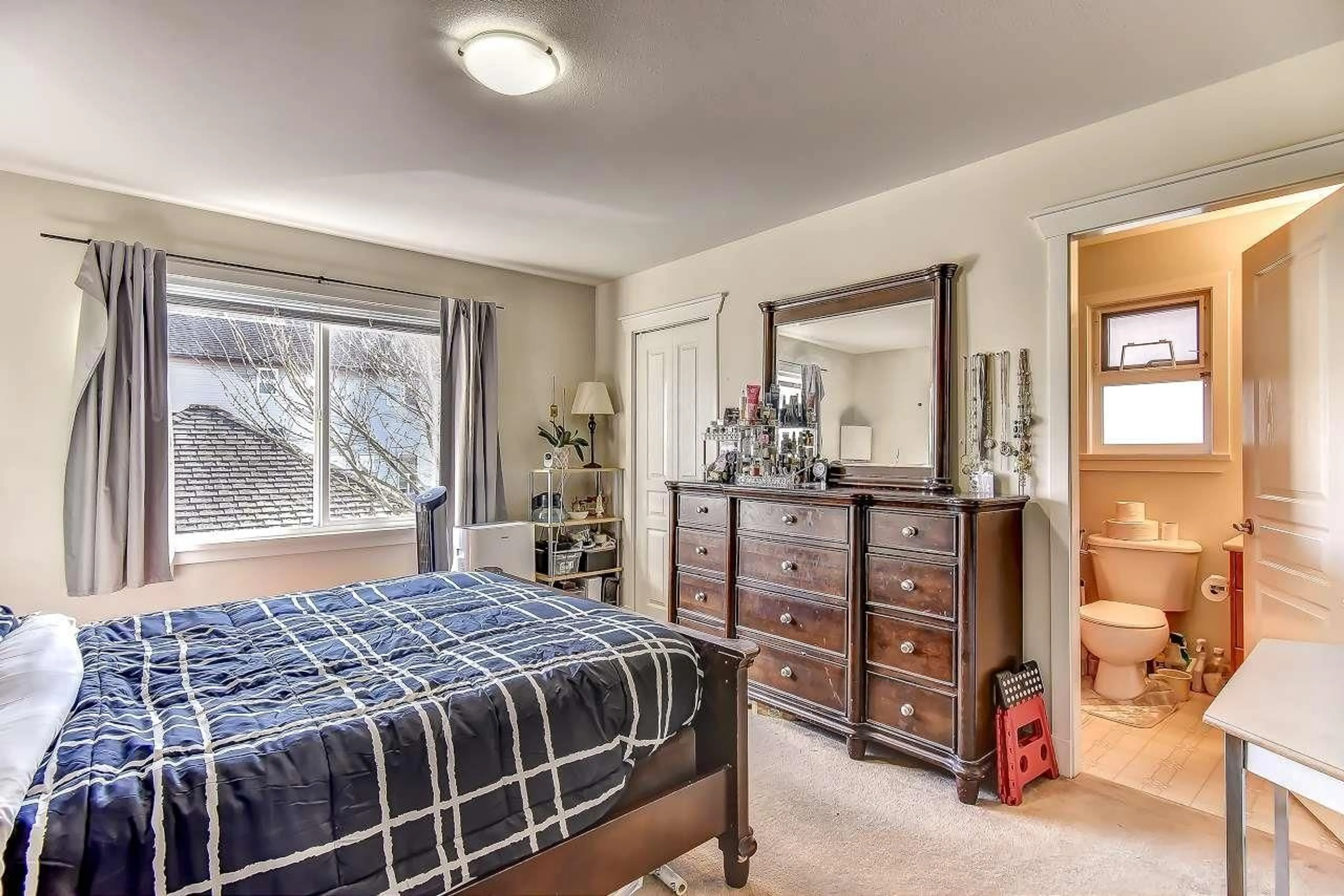 Bedroom with bed, unknown for 6914 190 STREET, Surrey British Columbia V4N5P1