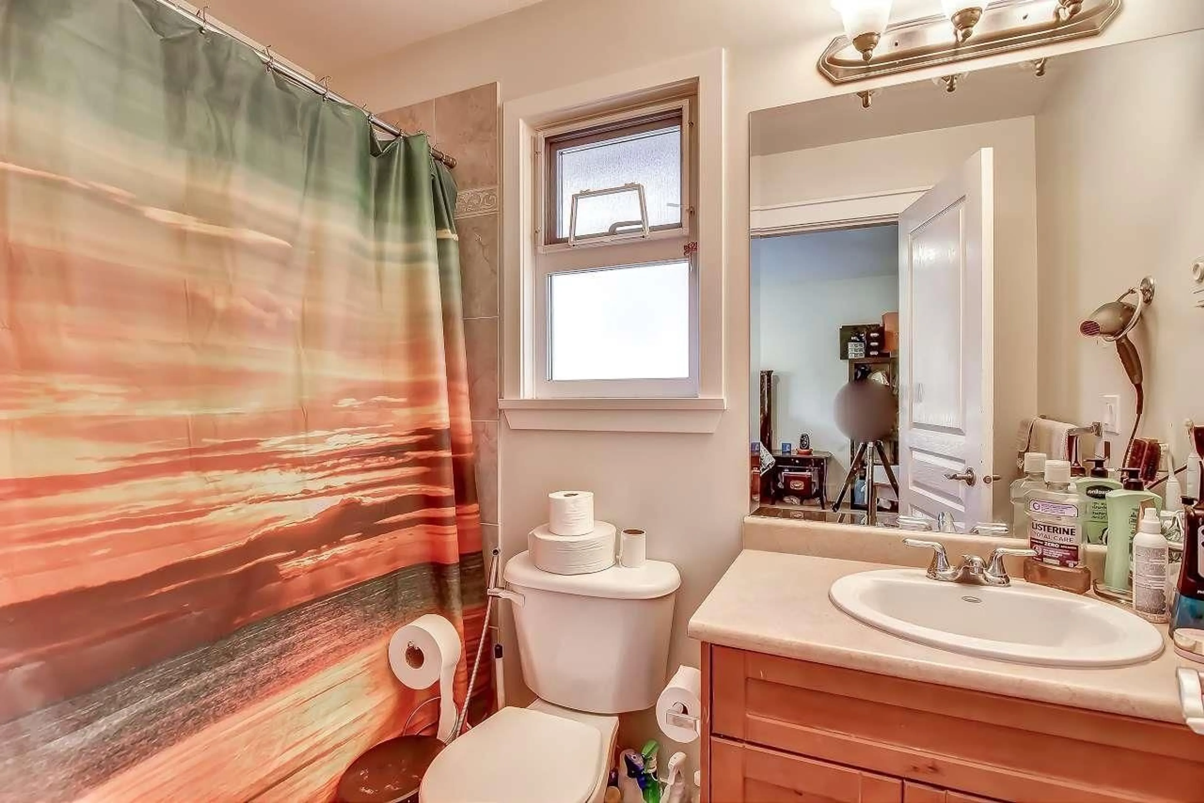 Standard bathroom, unknown for 6914 190 STREET, Surrey British Columbia V4N5P1