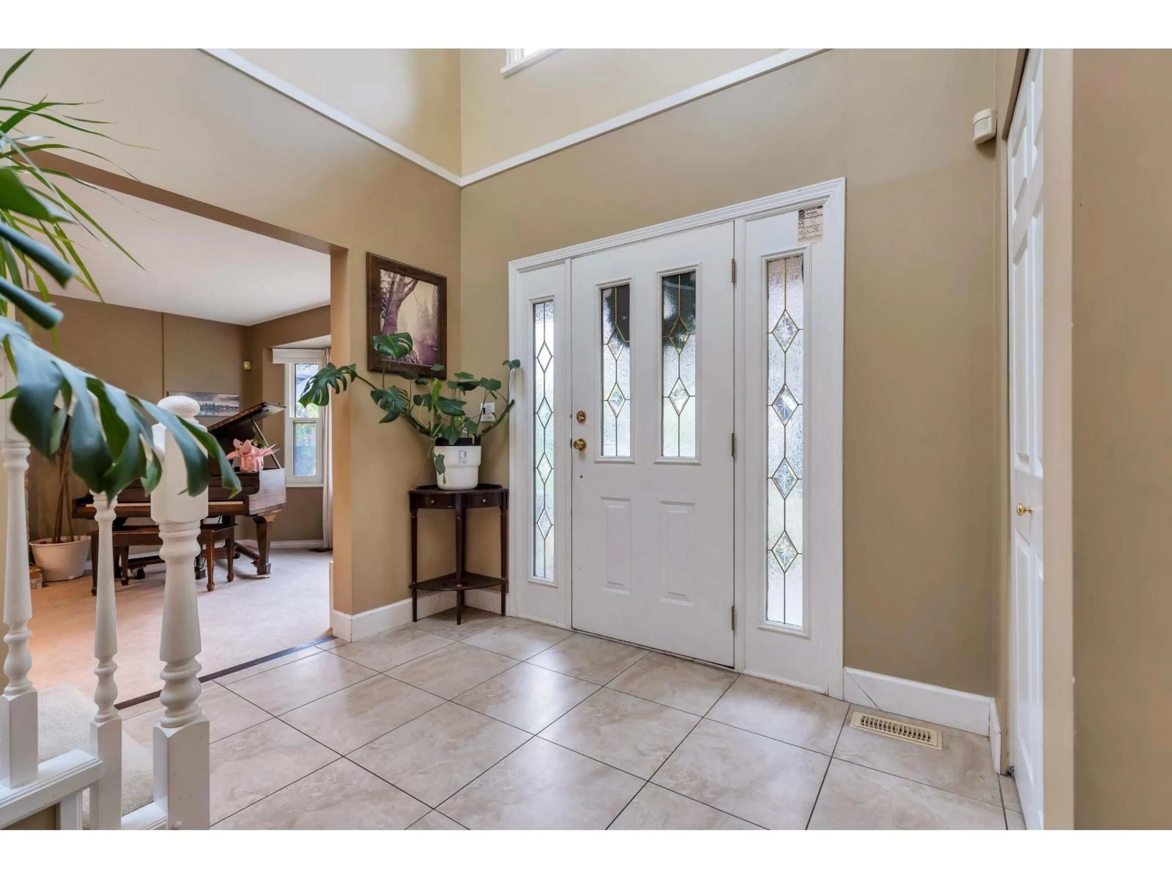 Indoor entryway for 10528 168A STREET, Surrey British Columbia V4N3H6
