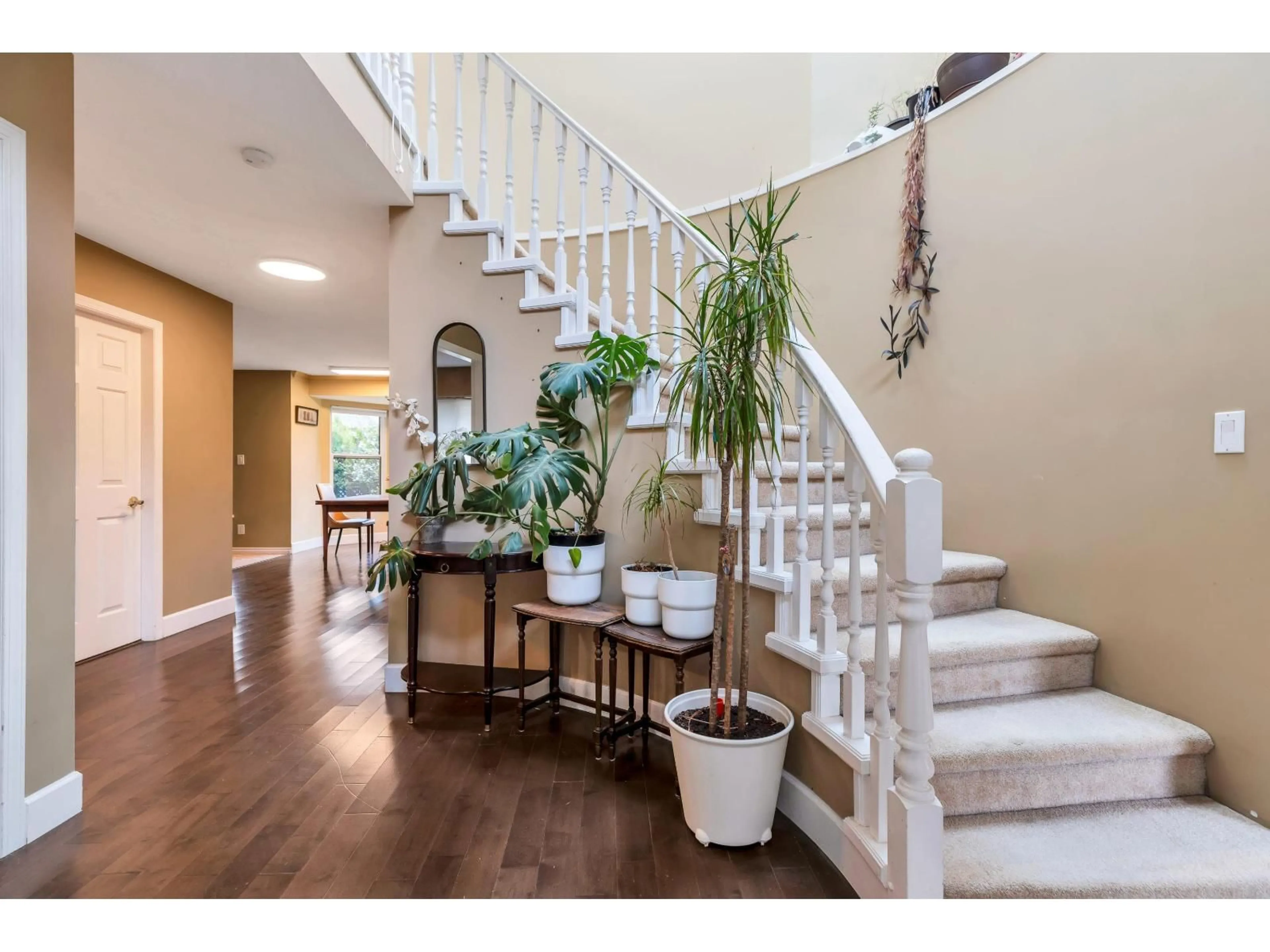 Indoor entryway for 10528 168A STREET, Surrey British Columbia V4N3H6