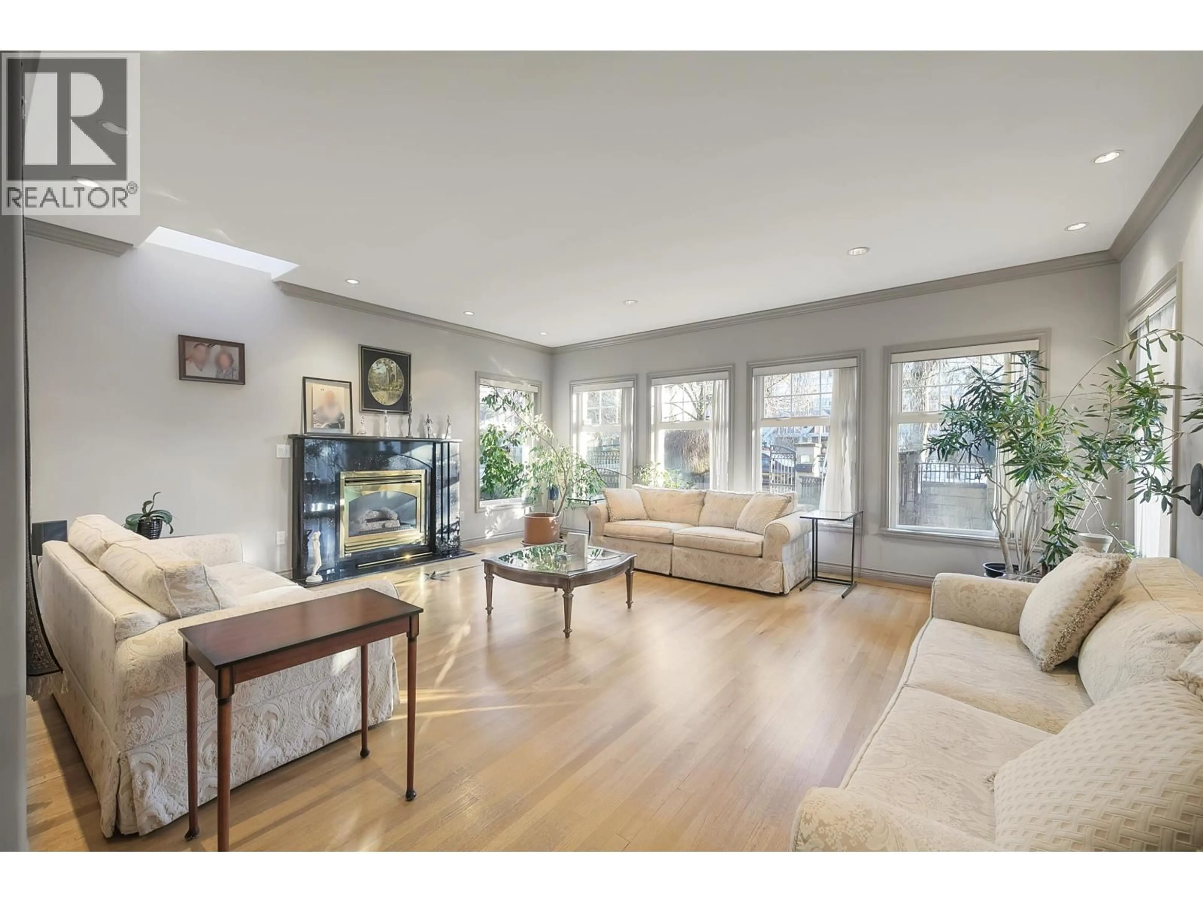 Living room with furniture, wood/laminate floor for 9731 ALBERTA ROAD, Richmond British Columbia V6Y1T7