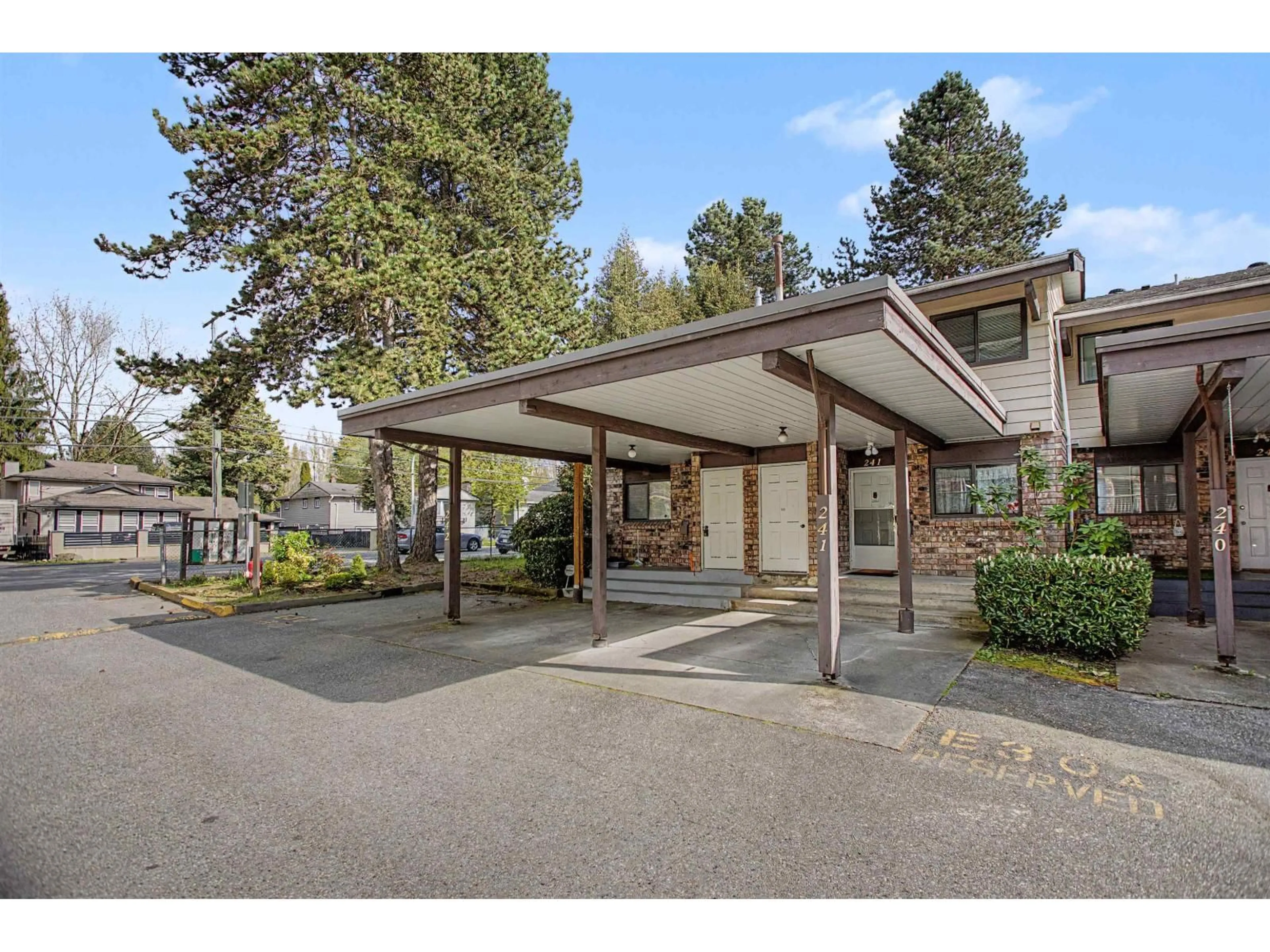 Indoor foyer for 241 - 7447 140 STREET, Surrey British Columbia V3W6G5