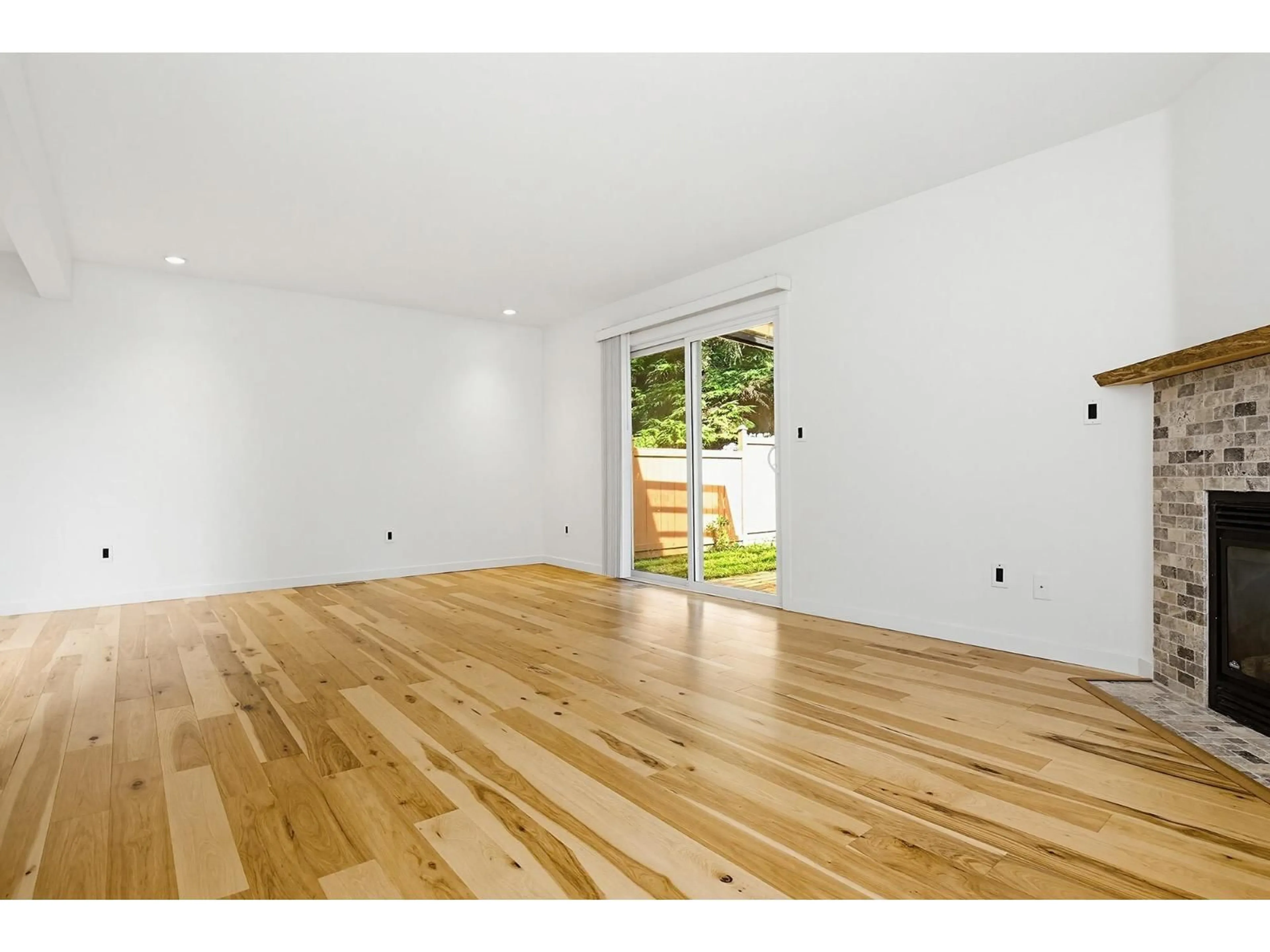 Unknown for 32921 3RD AVENUE, Mission British Columbia V2V1N2