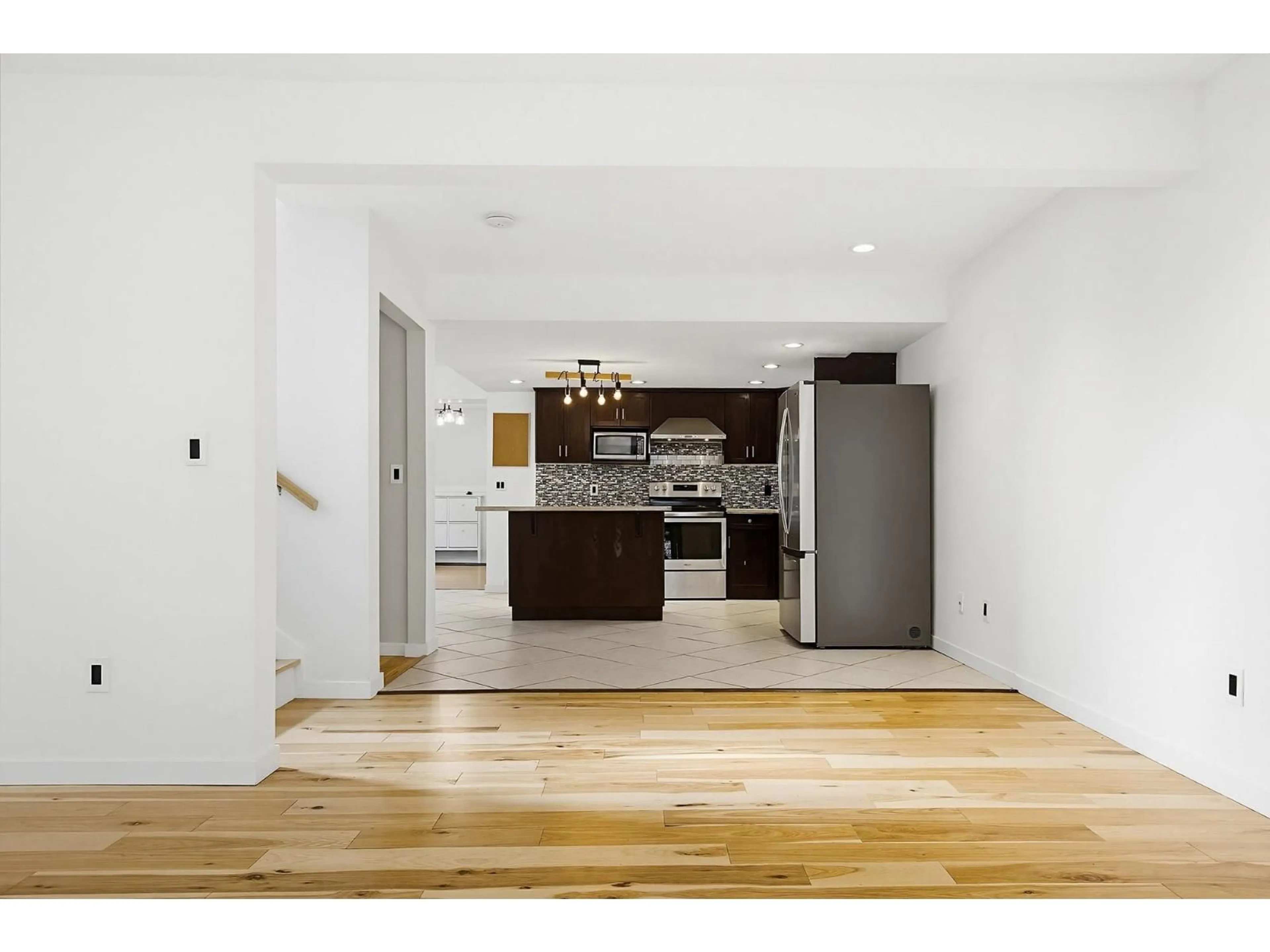 Open concept kitchen, wood/laminate floor for 32921 3RD AVENUE, Mission British Columbia V2V1N2