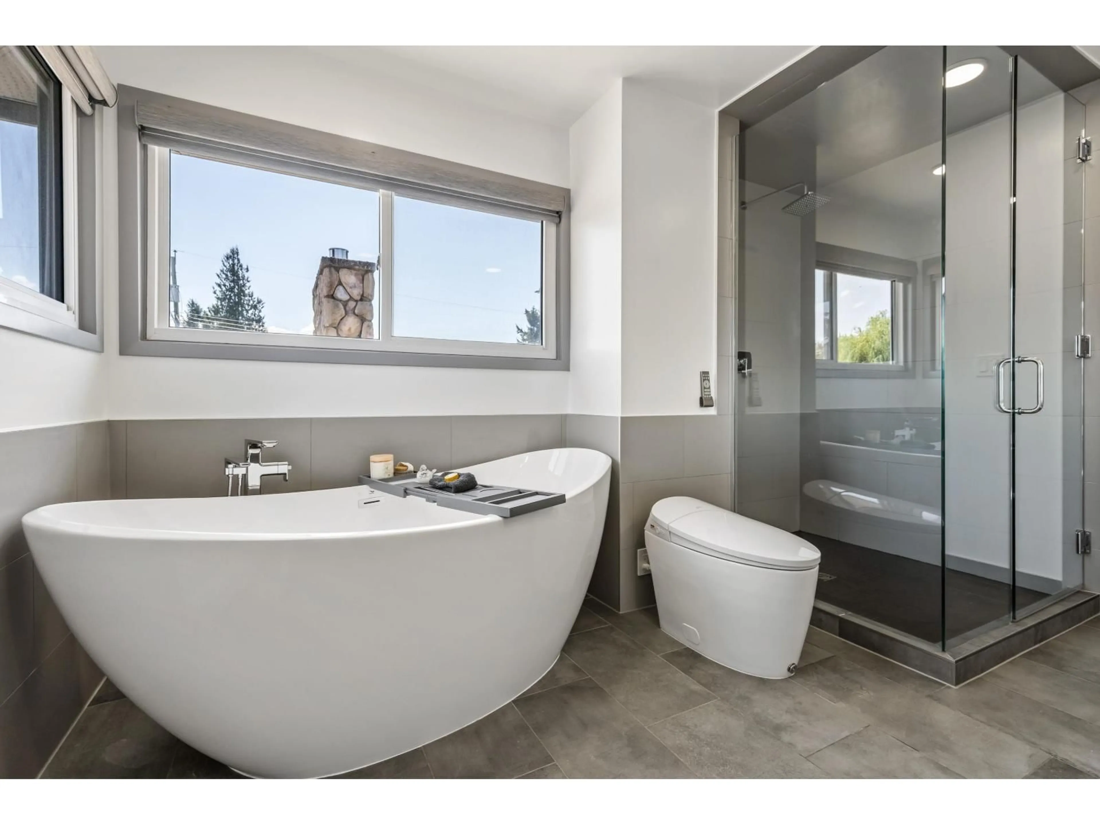 Contemporary bathroom, ceramic/tile floor for 46237 STRATHCONA ROAD, Chilliwack British Columbia V2P3T1