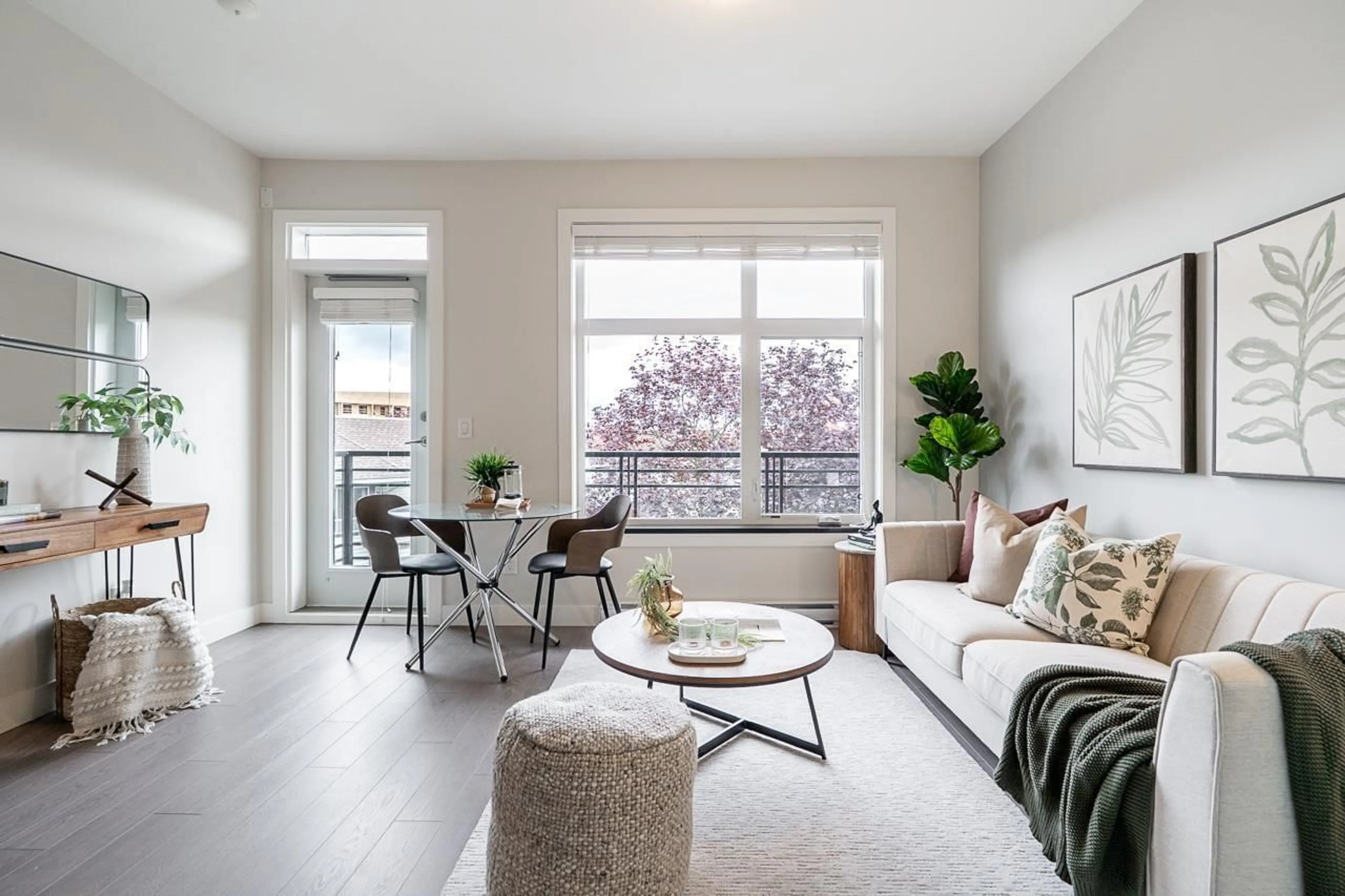 Living room with furniture, wood/laminate floor for 405 - 20068 FRASER HIGHWAY, Langley British Columbia V3A0H2