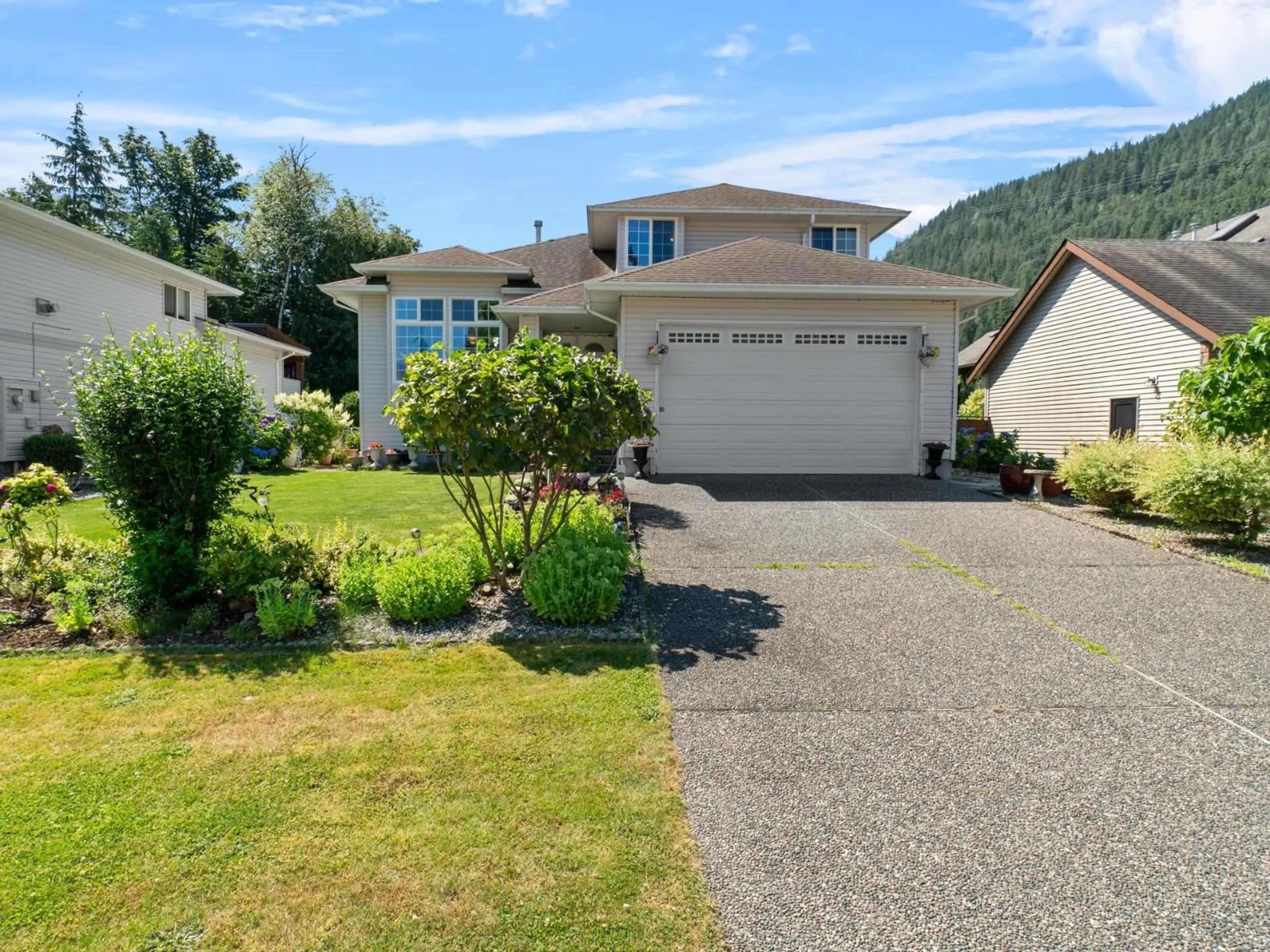 Home with vinyl exterior material, unknown for 336 CHESTNUT AVENUE, Harrison Hot Springs British Columbia V0M1K0