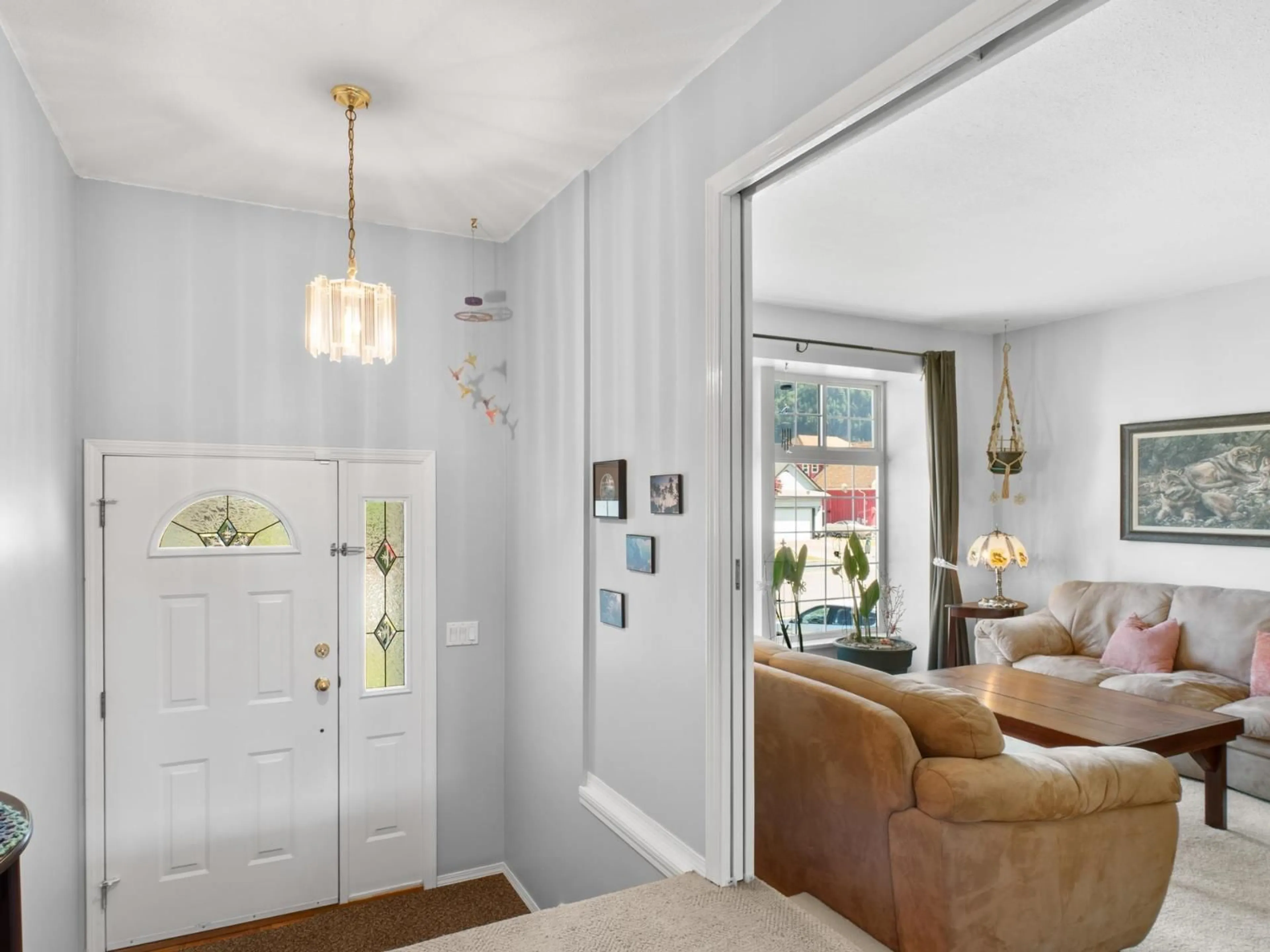 Indoor entryway for 336 CHESTNUT AVENUE, Harrison Hot Springs British Columbia V0M1K0