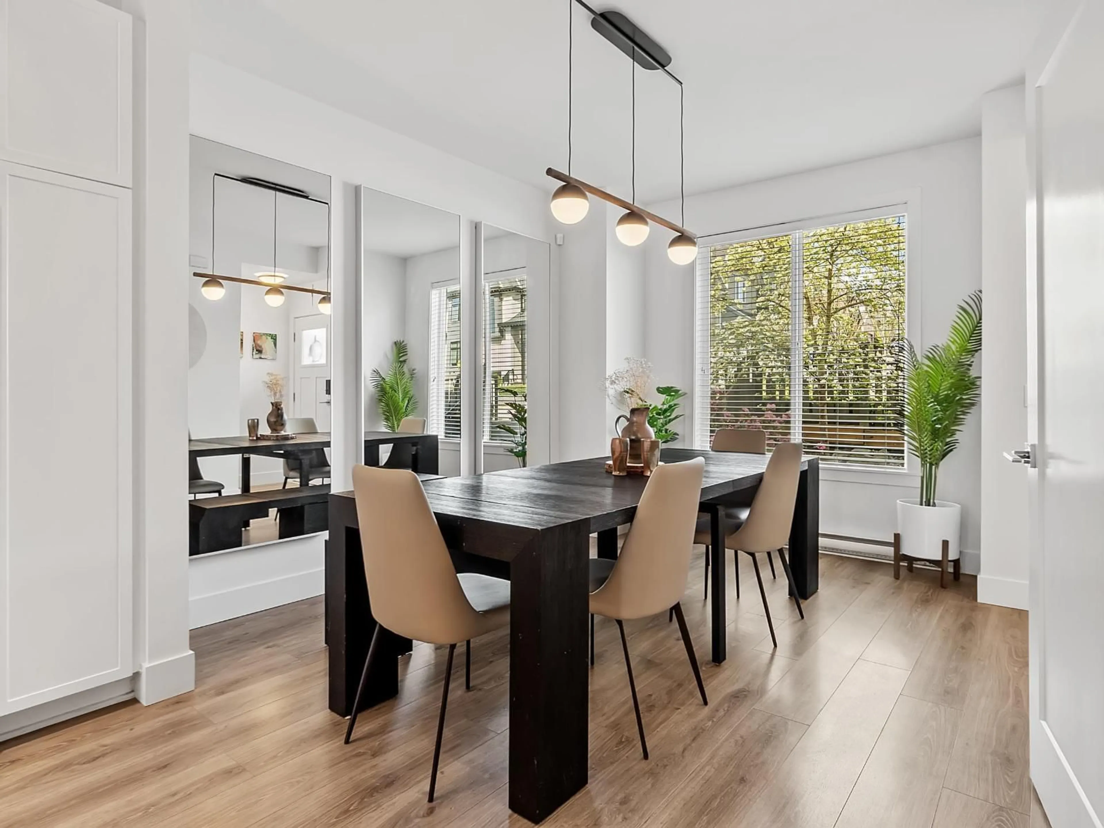 Dining room, wood/laminate floor for 6 - 9688 162A STREET, Surrey British Columbia V4N6V3