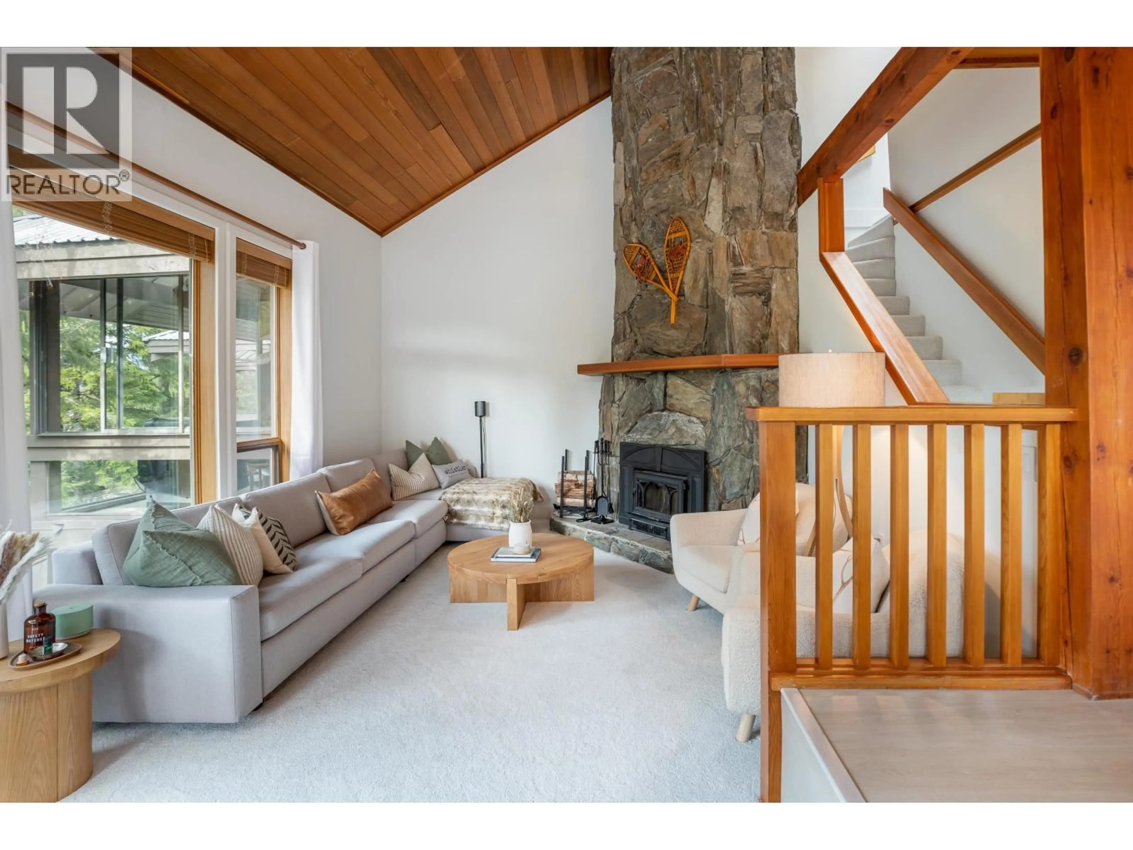 Living room with furniture, unknown for 206 - 6117 EAGLE DRIVE, Whistler British Columbia V0N1B6