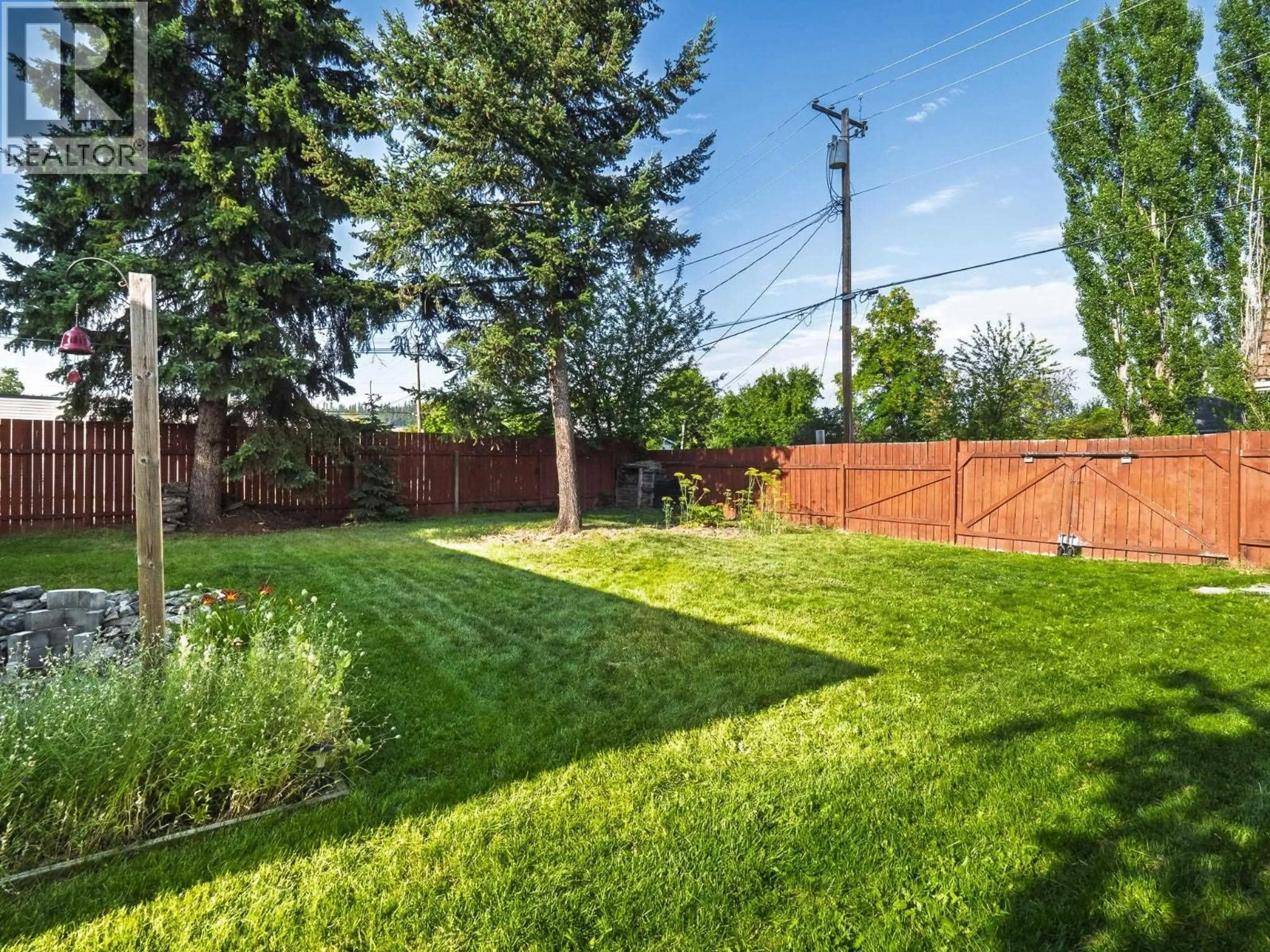A pic from outside/outdoor area/front of a property/back of a property/a pic from drone, street for 560 WATROUS STREET, Prince George British Columbia V2M2B9