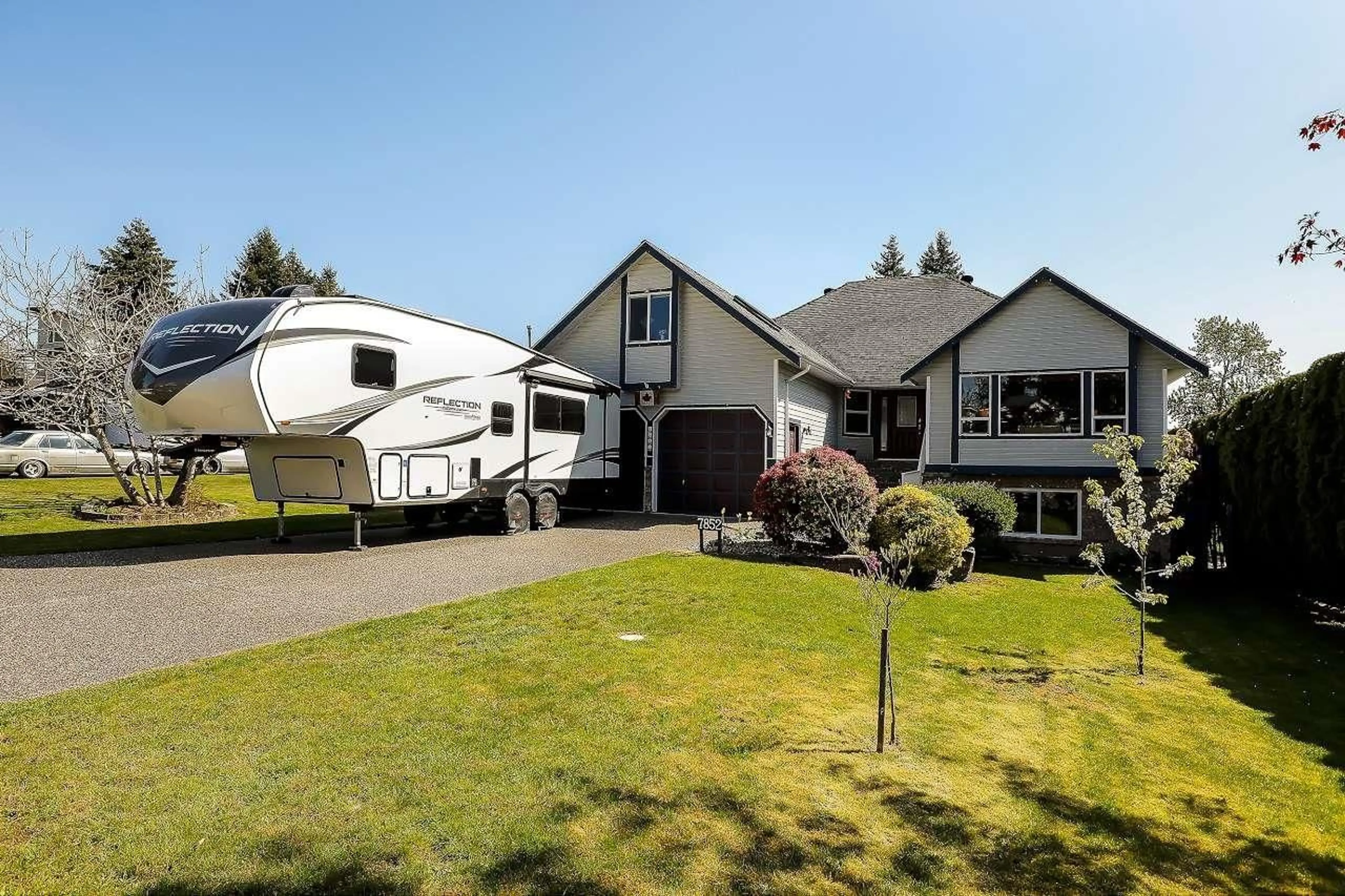 A pic from outside/outdoor area/front of a property/back of a property/a pic from drone, unknown for 7852 167A STREET, Surrey British Columbia V4N0L9