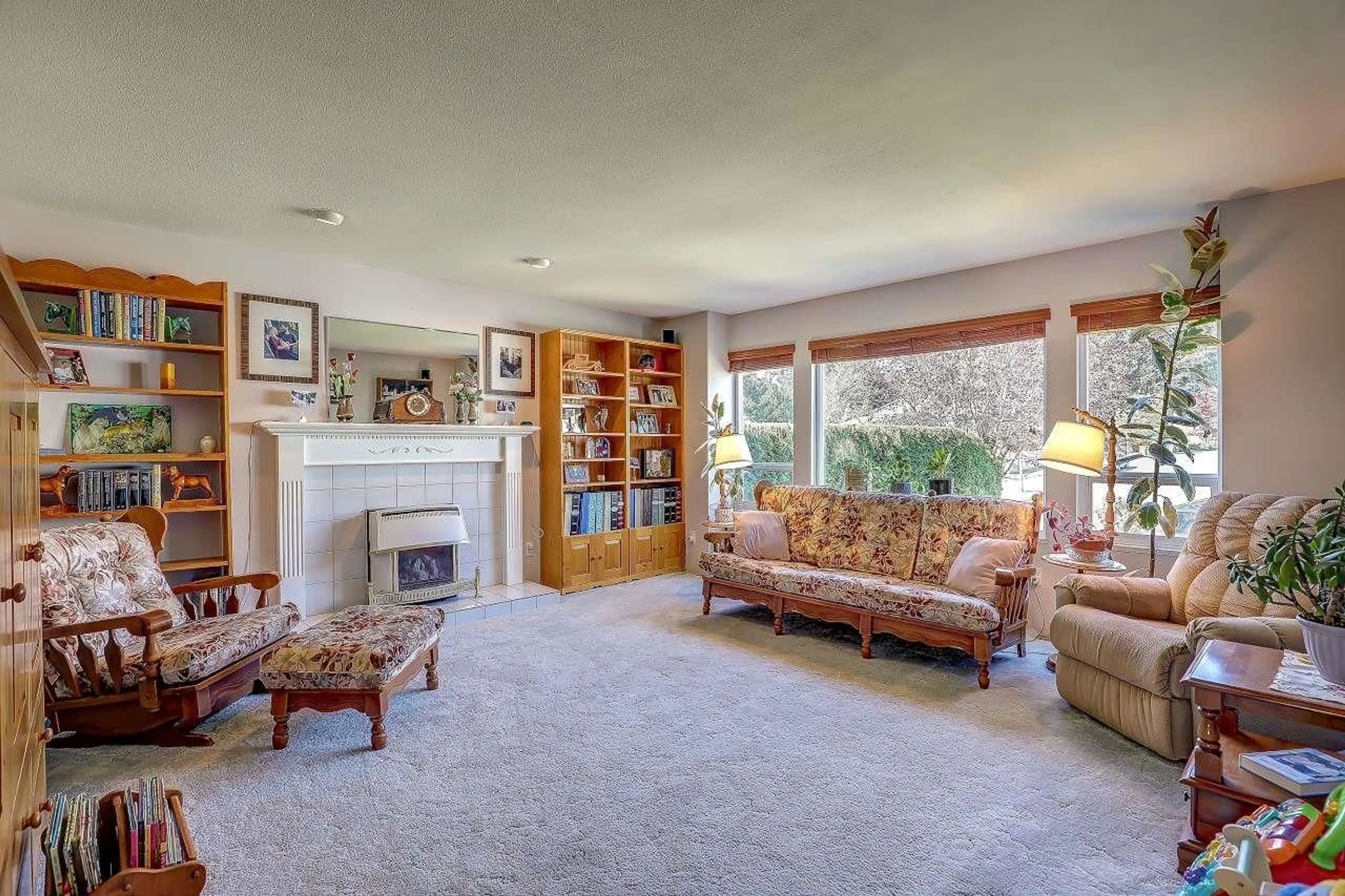 Living room with furniture, unknown for 7852 167A STREET, Surrey British Columbia V4N0L9