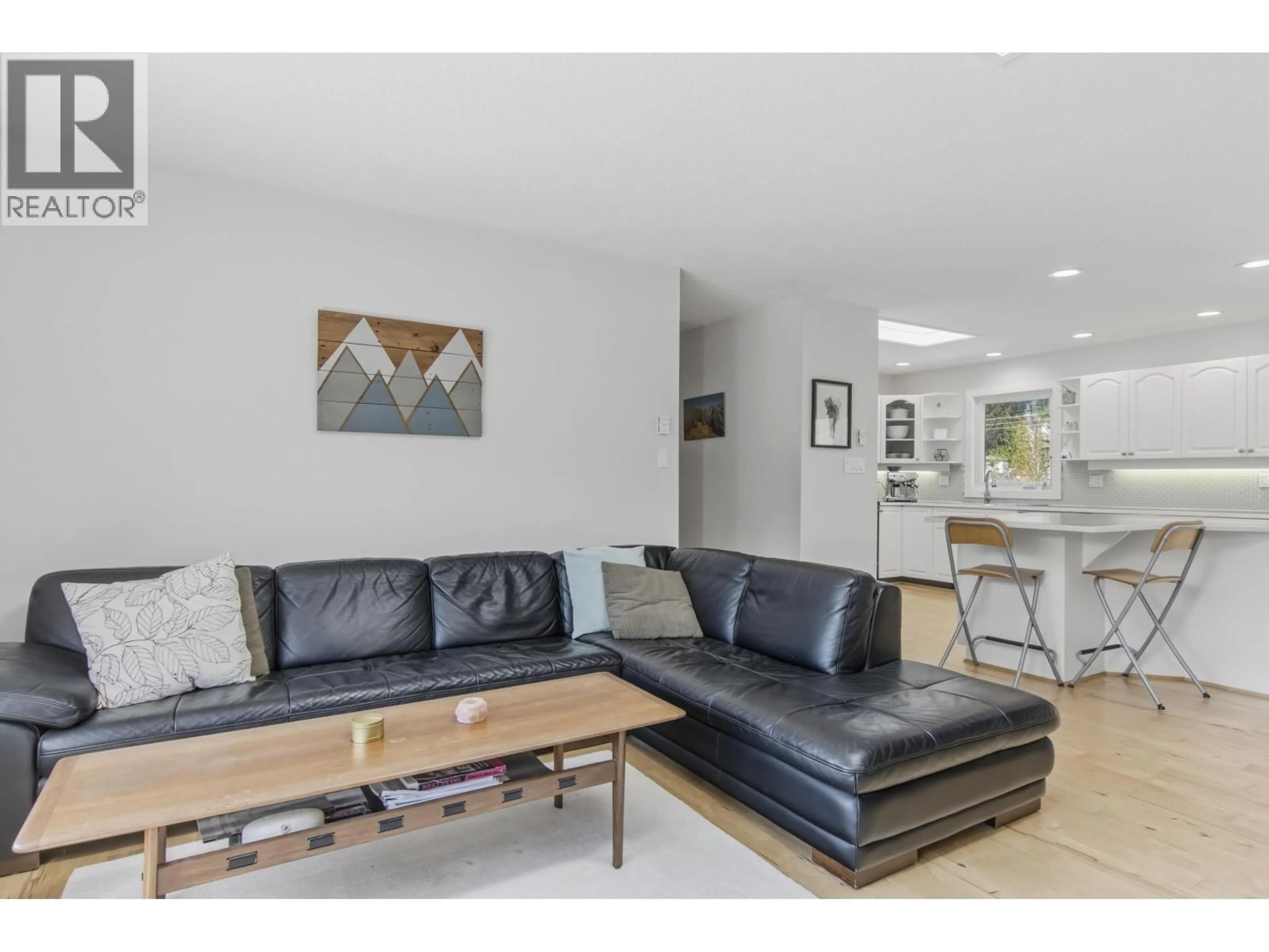 Living room with furniture, unknown for 41557 ROD ROAD, Brackendale British Columbia V0N1H0
