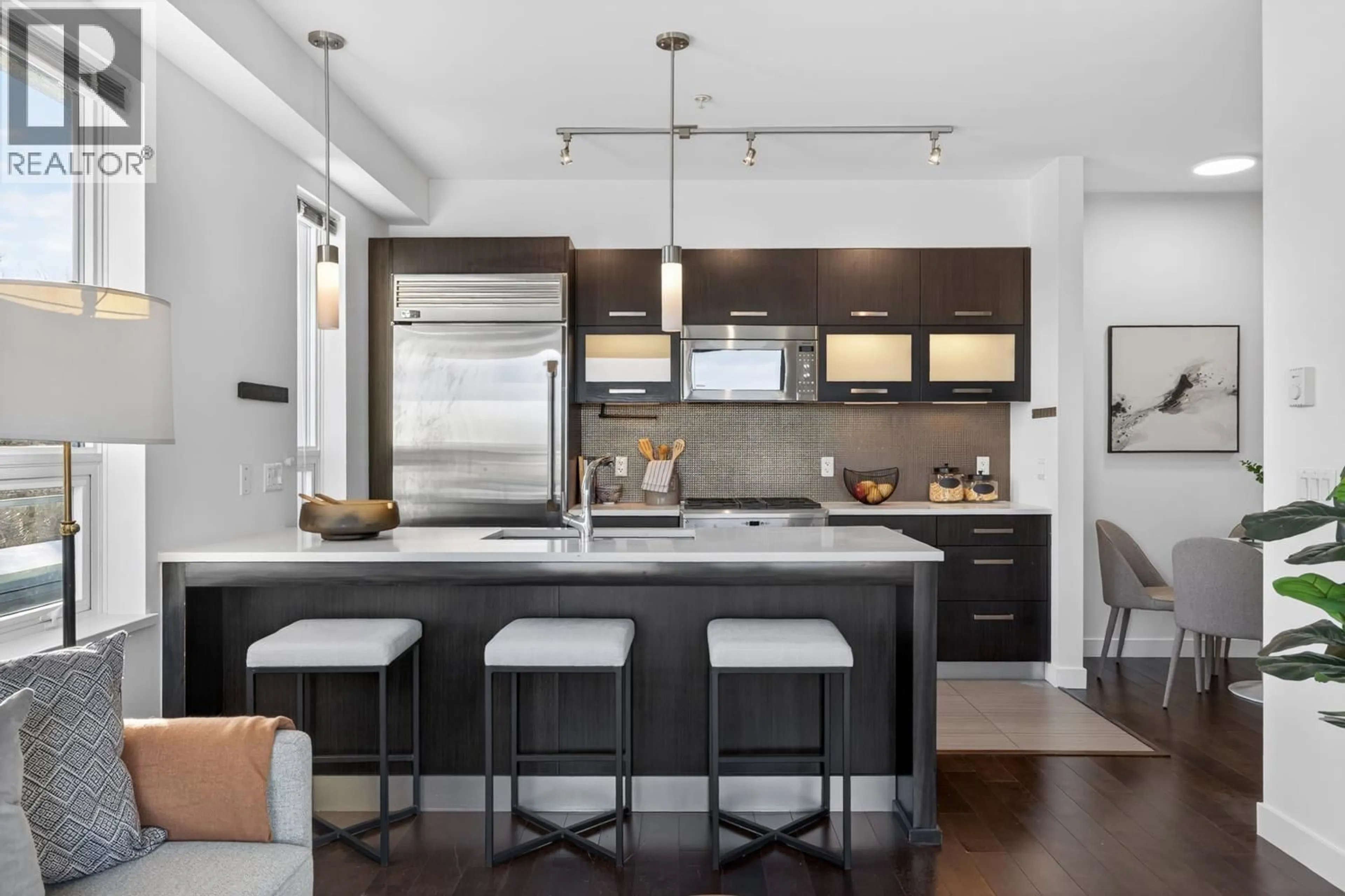 Contemporary kitchen, unknown for 515 - 3333 MAIN STREET, Vancouver British Columbia V5V3M8