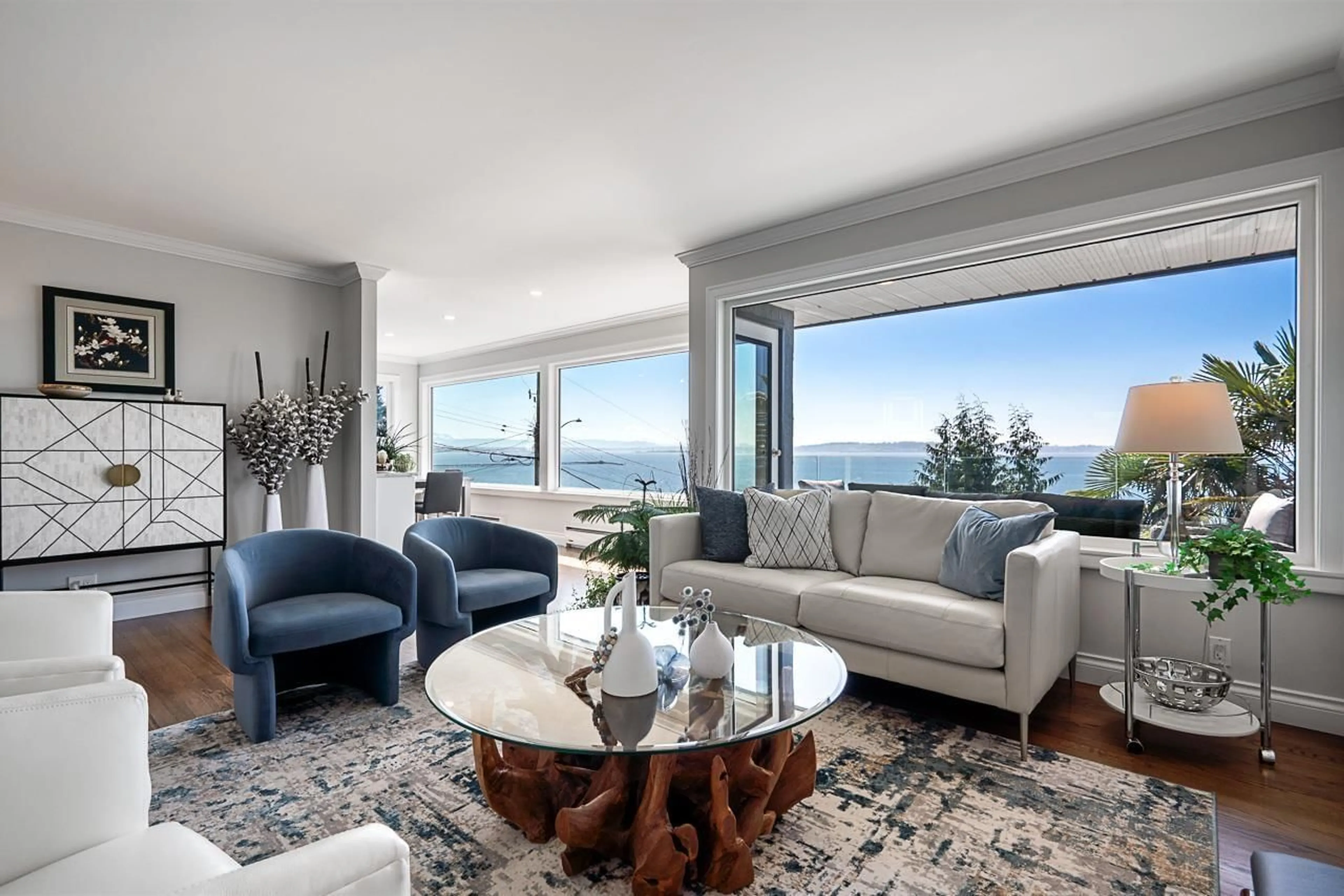 Living room with furniture, unknown for 14535 SUNSET DRIVE, White Rock British Columbia V4B2V7