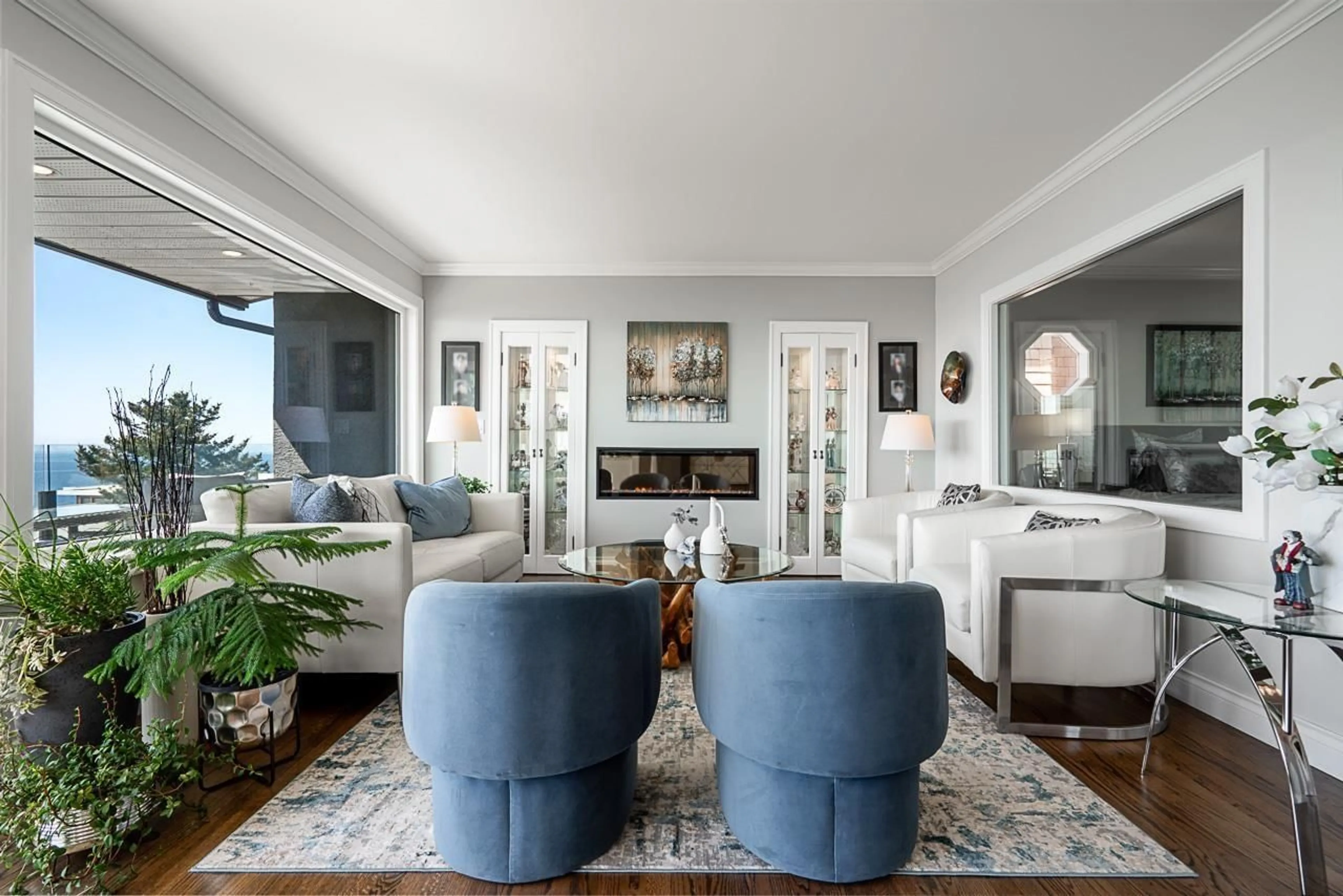 Living room with furniture, unknown for 14535 SUNSET DRIVE, White Rock British Columbia V4B2V7