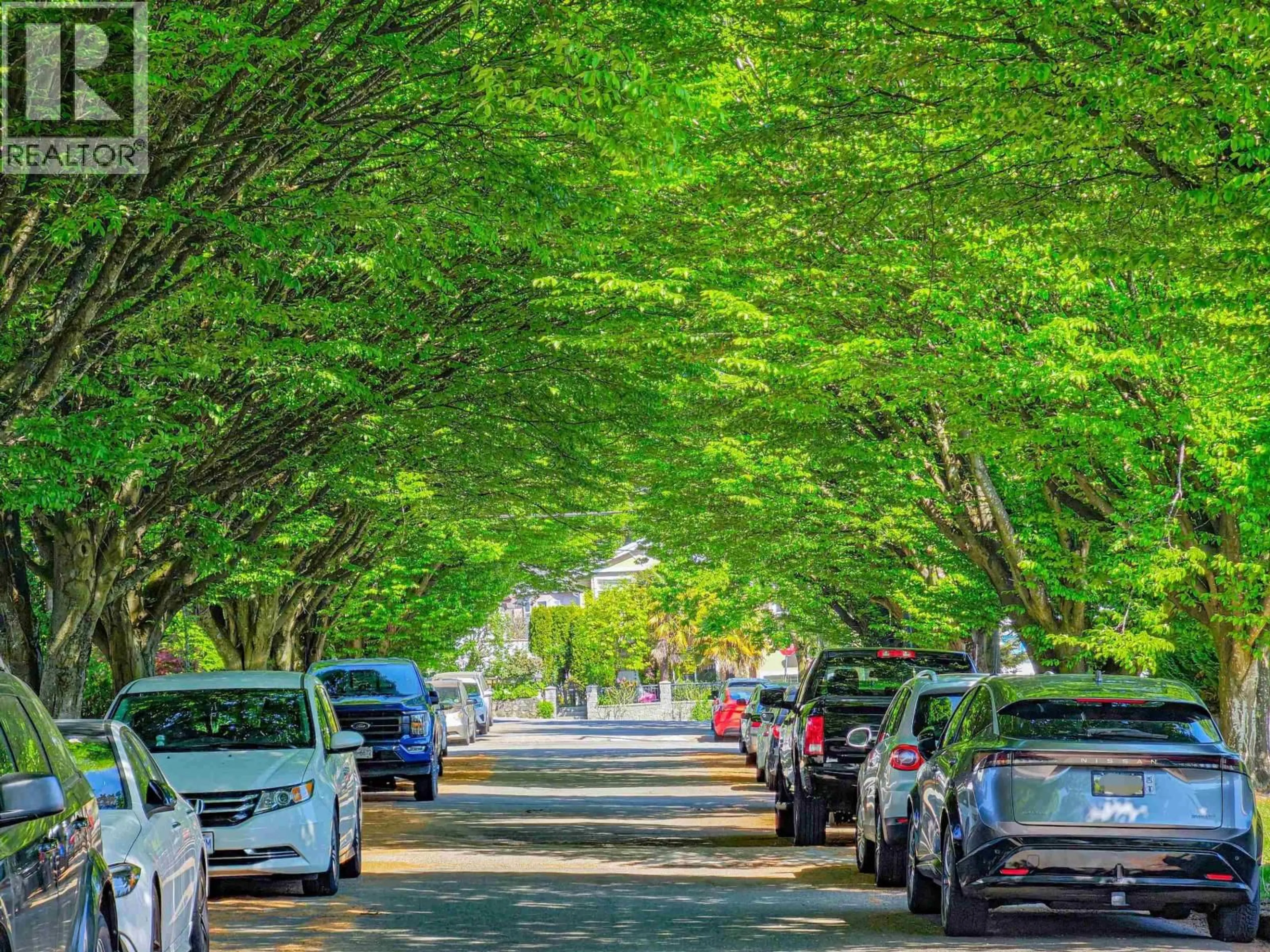 Parking for 105 64TH AVENUE, Vancouver British Columbia V5X2M3