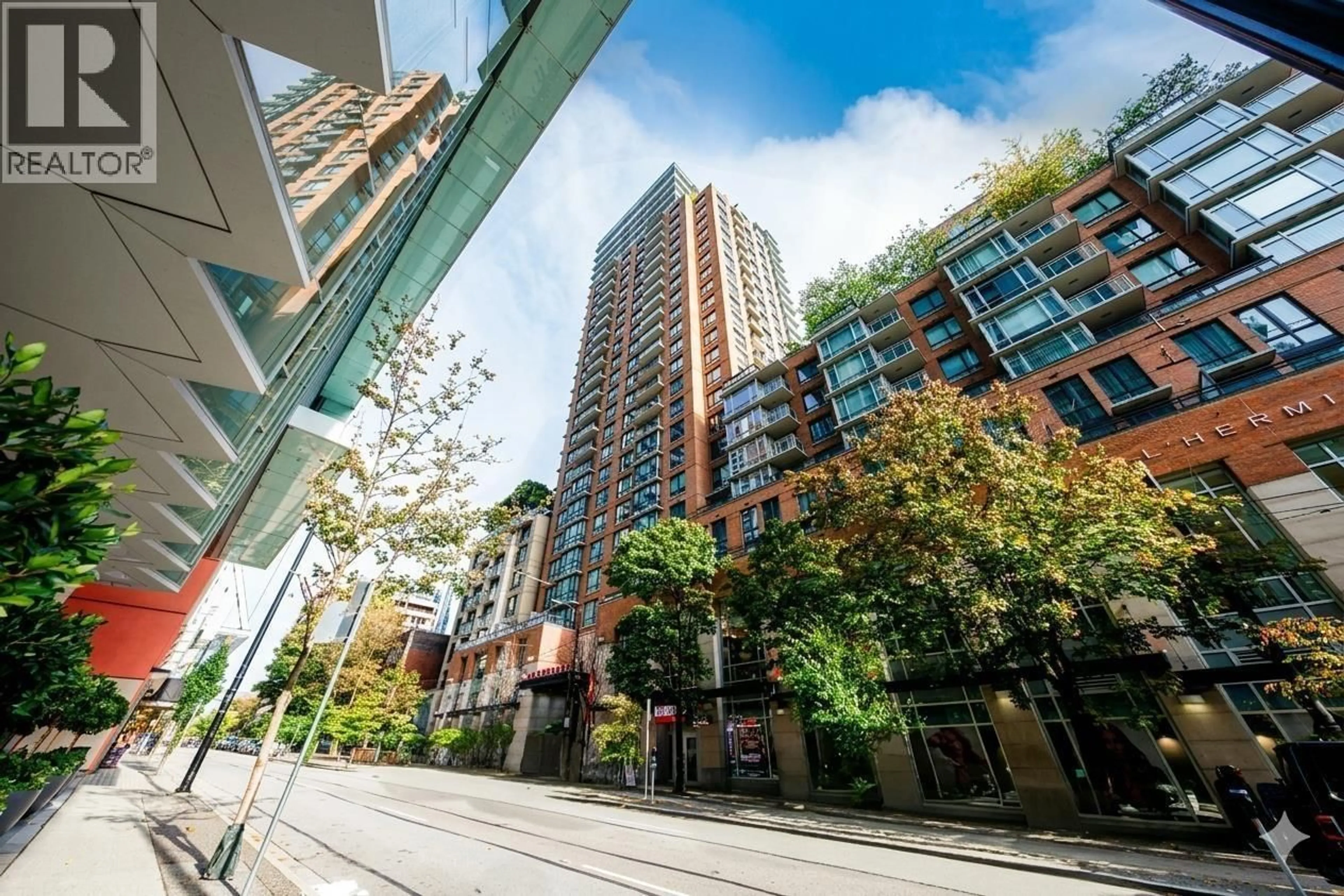 A pic from outside/outdoor area/front of a property/back of a property/a pic from drone, city buildings view from balcony for 3501 - 1372 SEYMOUR STREET, Vancouver British Columbia V6B0L1