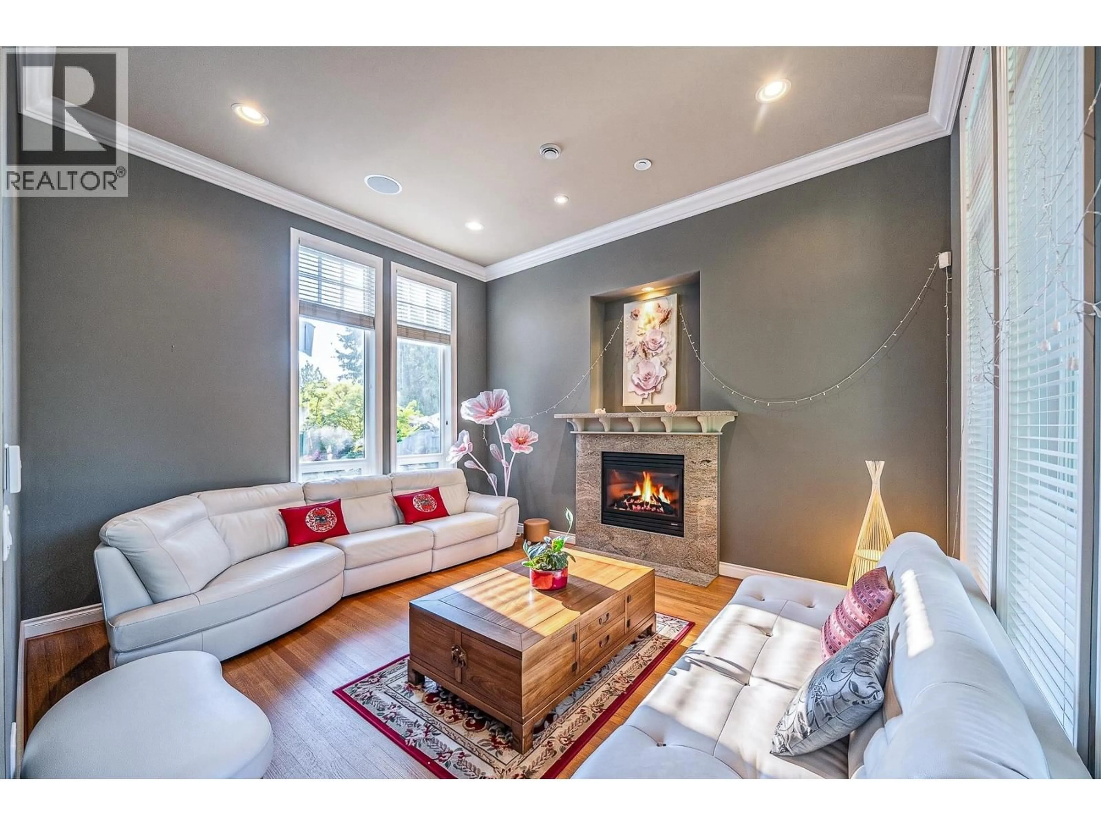 Living room with furniture, unknown for 550 KEITH ROAD, West Vancouver British Columbia V7T1L7