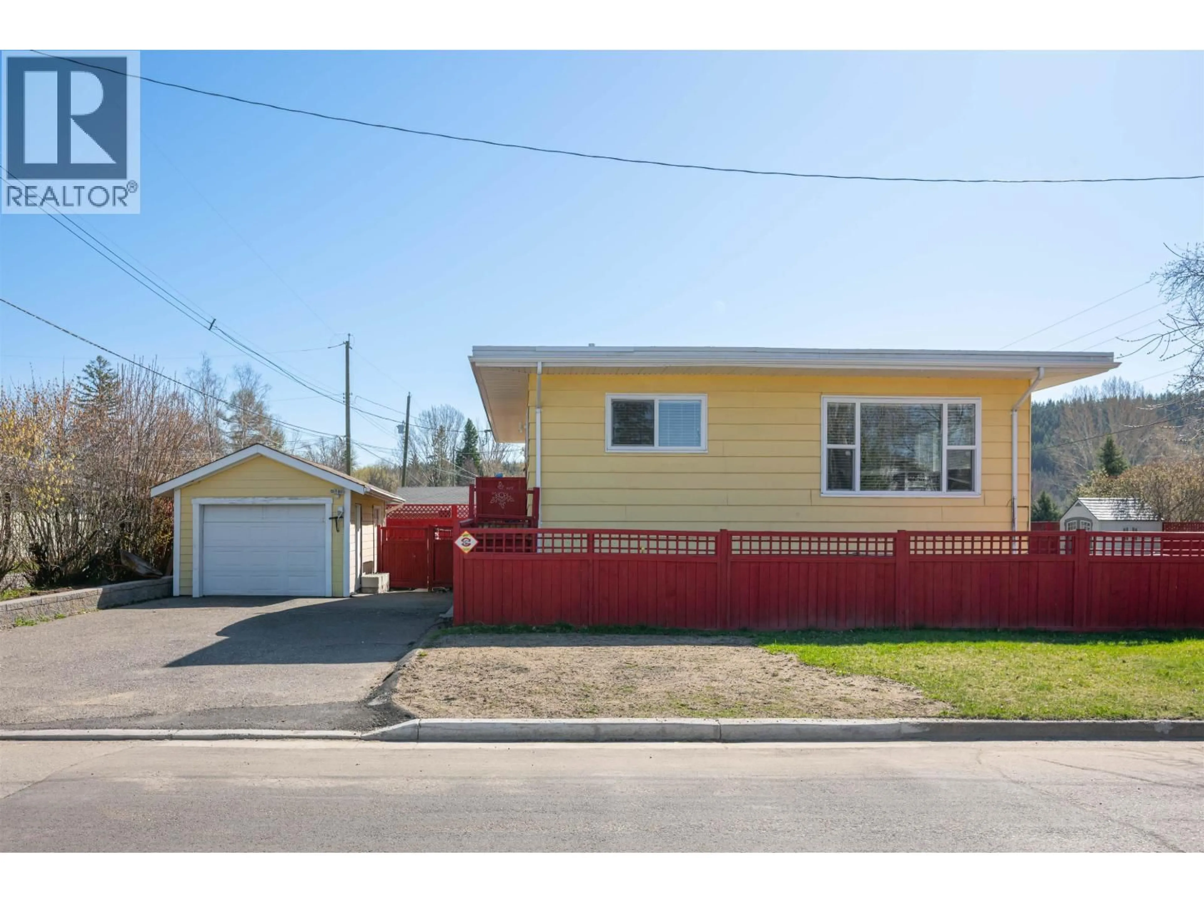 Home with vinyl exterior material, street for 792 20TH AVENUE, Prince George British Columbia V2L4A1