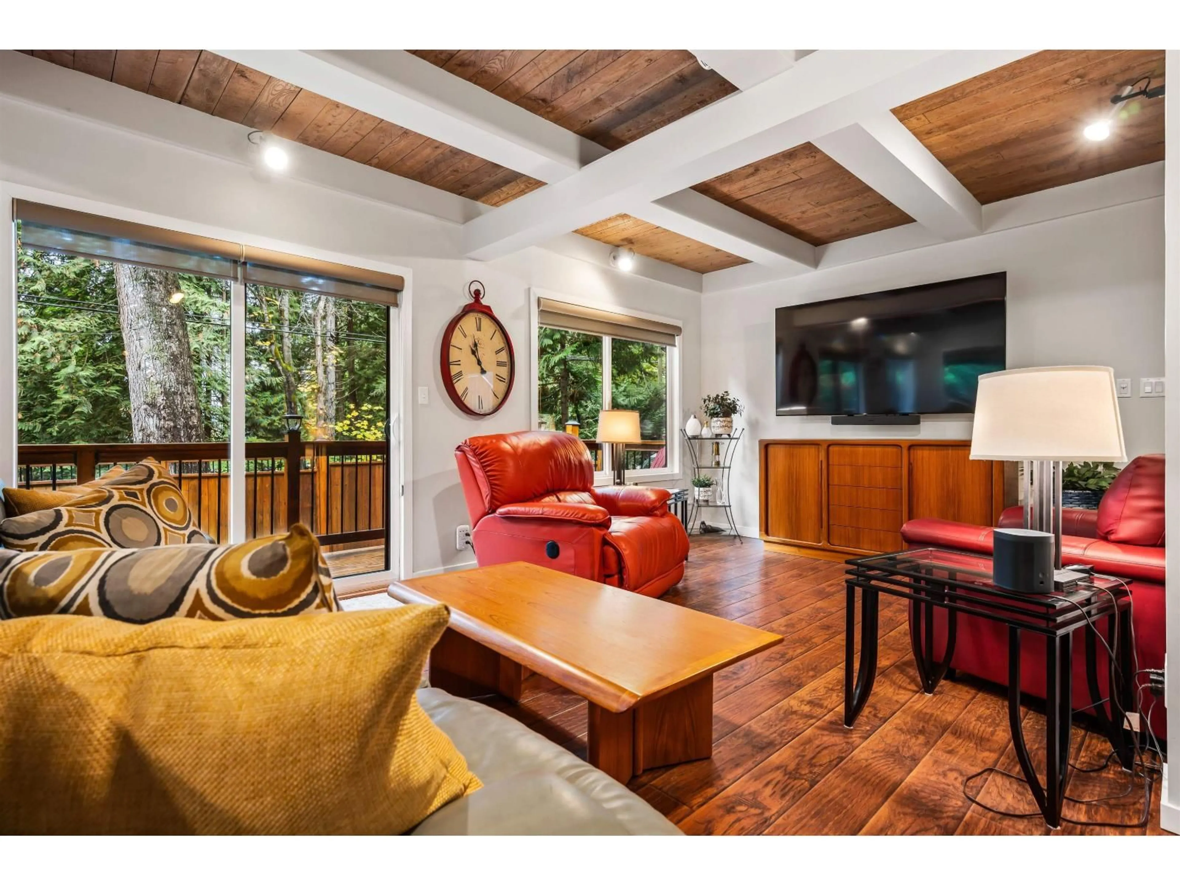 Living room with furniture, wood/laminate floor for 6326 ROCKWELL DRIVE, Harrison Hot Springs British Columbia V0M1A0