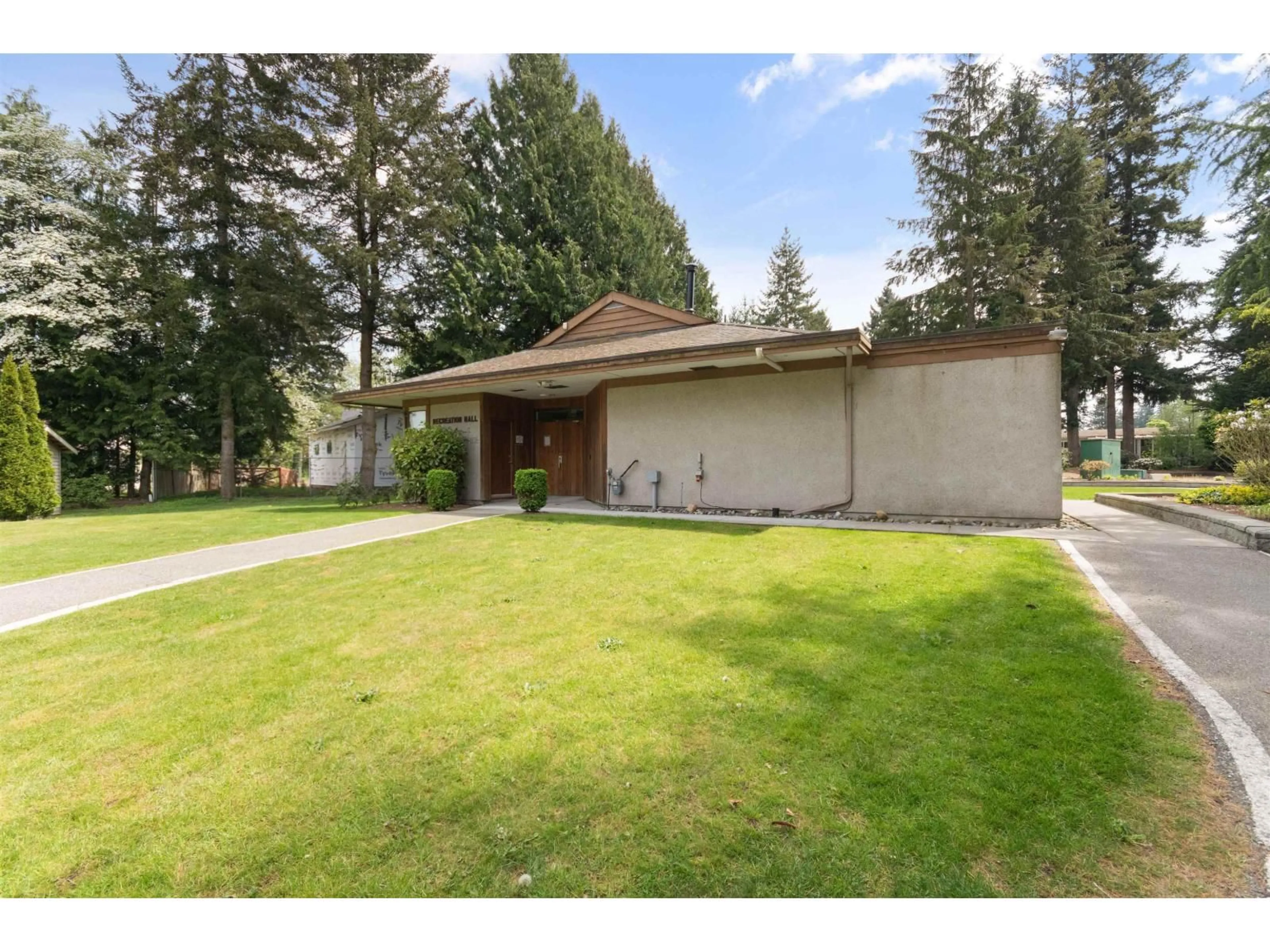 A pic from outside/outdoor area/front of a property/back of a property/a pic from drone, street for 46 - 24330 FRASER HIGHWAY, Langley British Columbia V2Z1N2