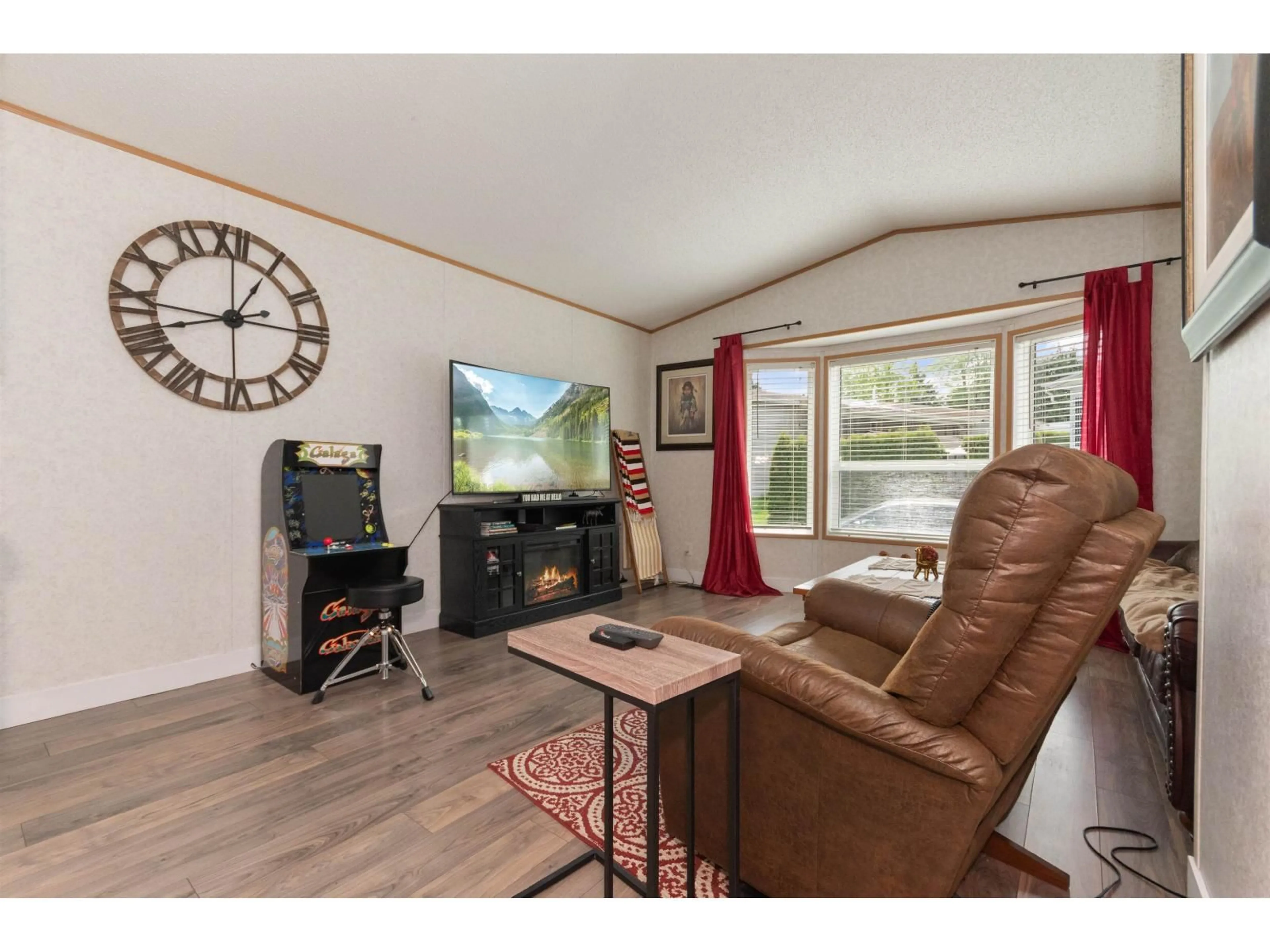 Living room with furniture, wood/laminate floor for 46 - 24330 FRASER HIGHWAY, Langley British Columbia V2Z1N2