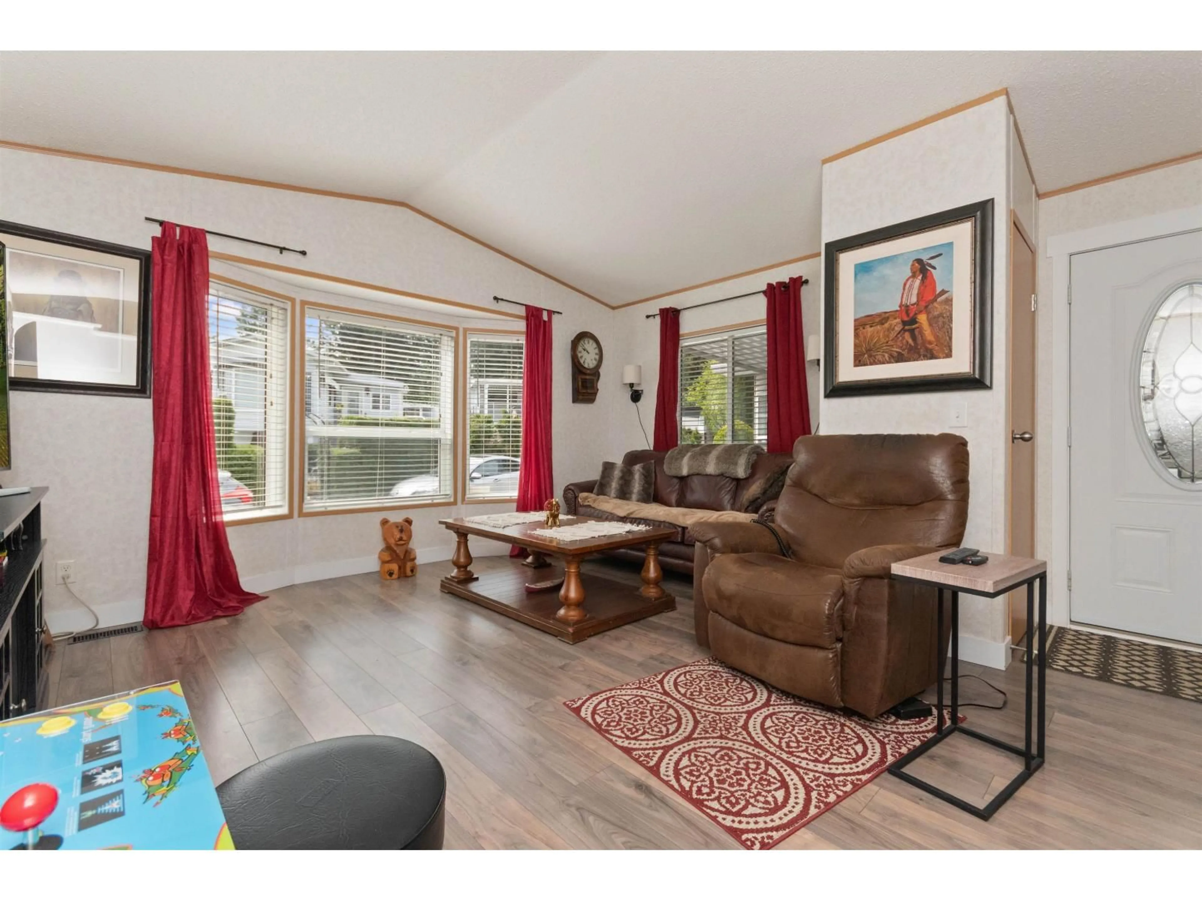 Living room with furniture, wood/laminate floor for 46 - 24330 FRASER HIGHWAY, Langley British Columbia V2Z1N2