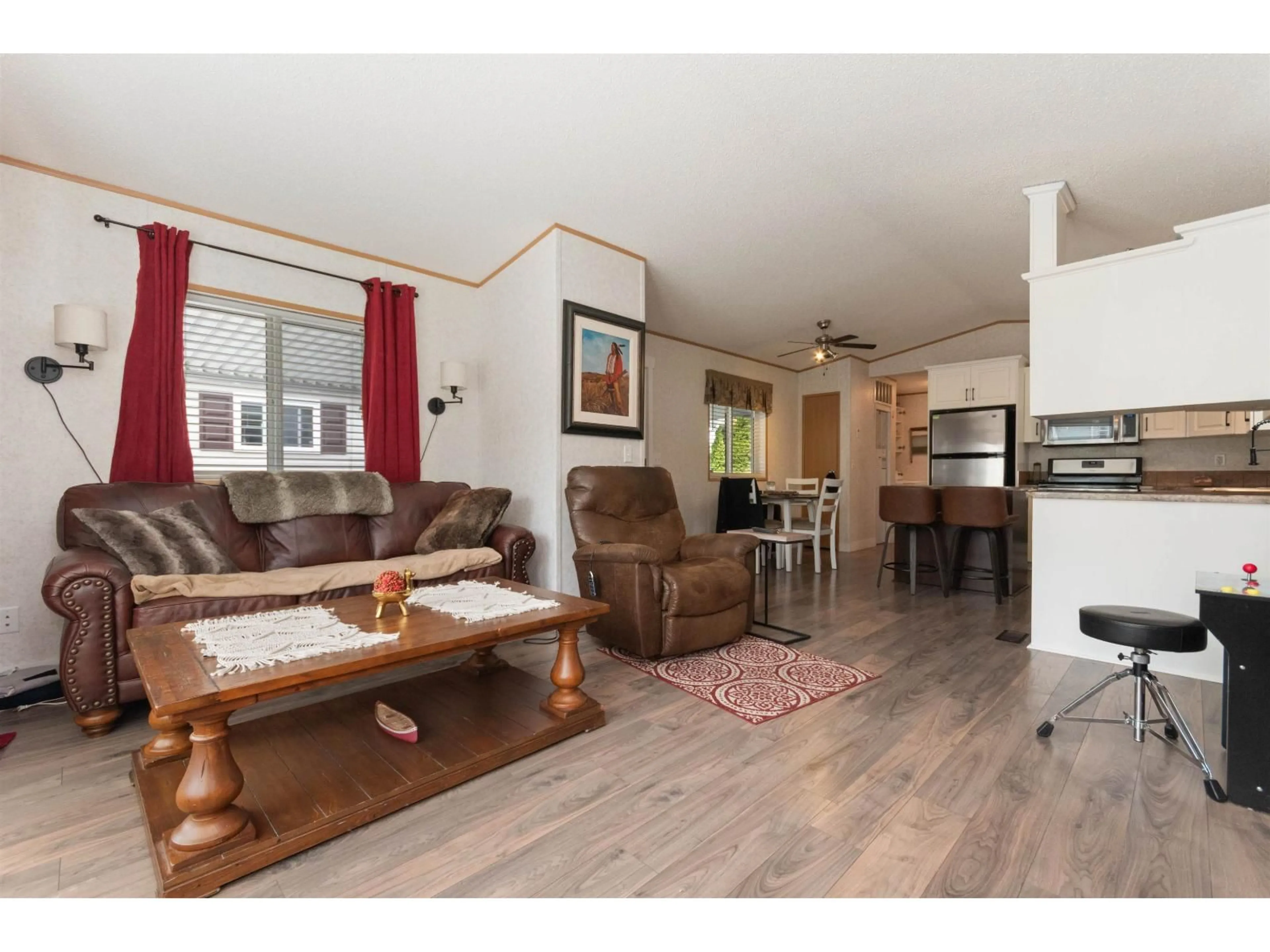 Living room with furniture, wood/laminate floor for 46 - 24330 FRASER HIGHWAY, Langley British Columbia V2Z1N2