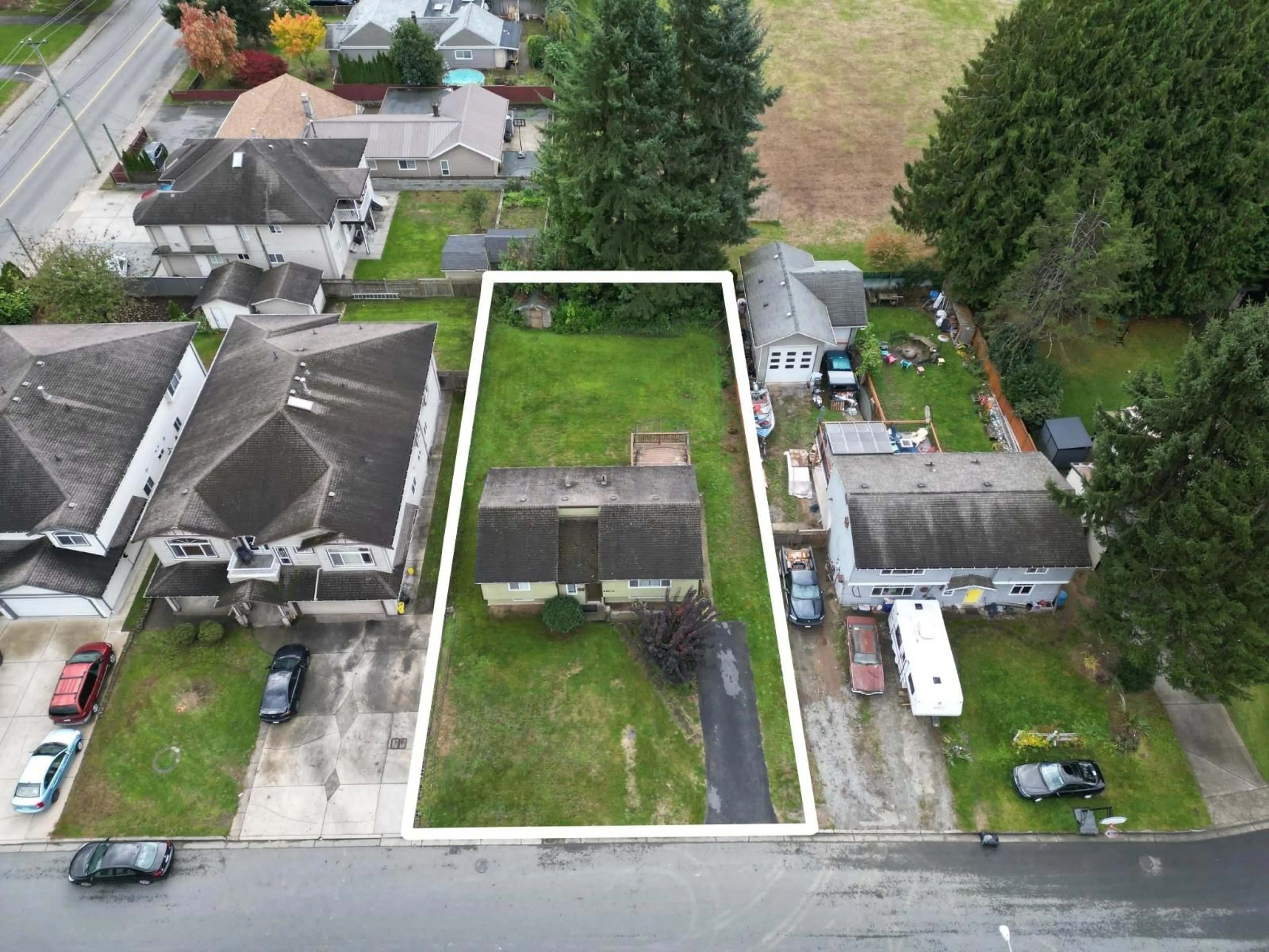 A pic from outside/outdoor area/front of a property/back of a property/a pic from drone, street for 32174 SANDPIPER PLACE, Mission British Columbia V2V5S1