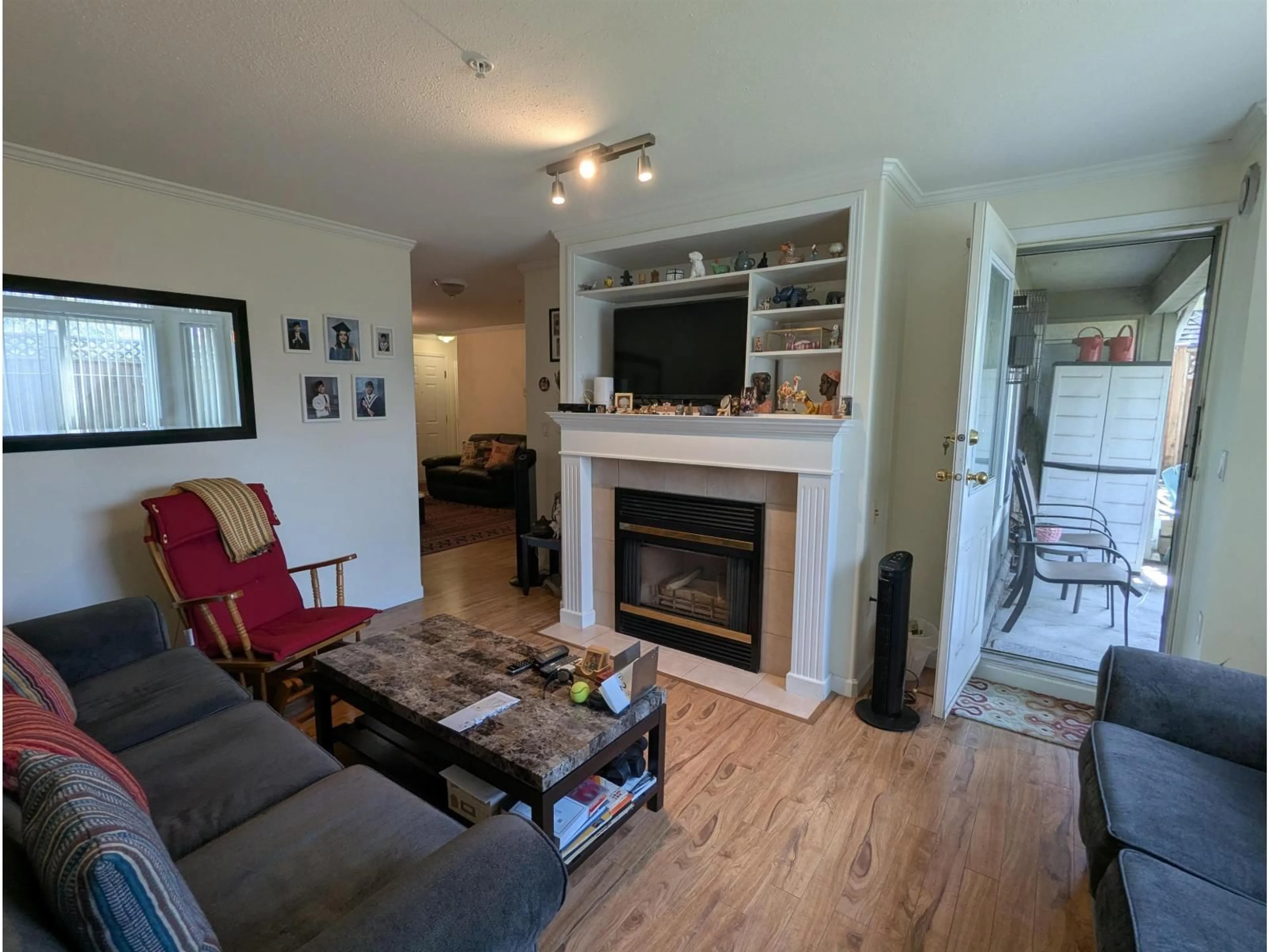 Living room with furniture, wood/laminate floor for 103 - 13226 104 AVENUE, Surrey British Columbia V3T1V1