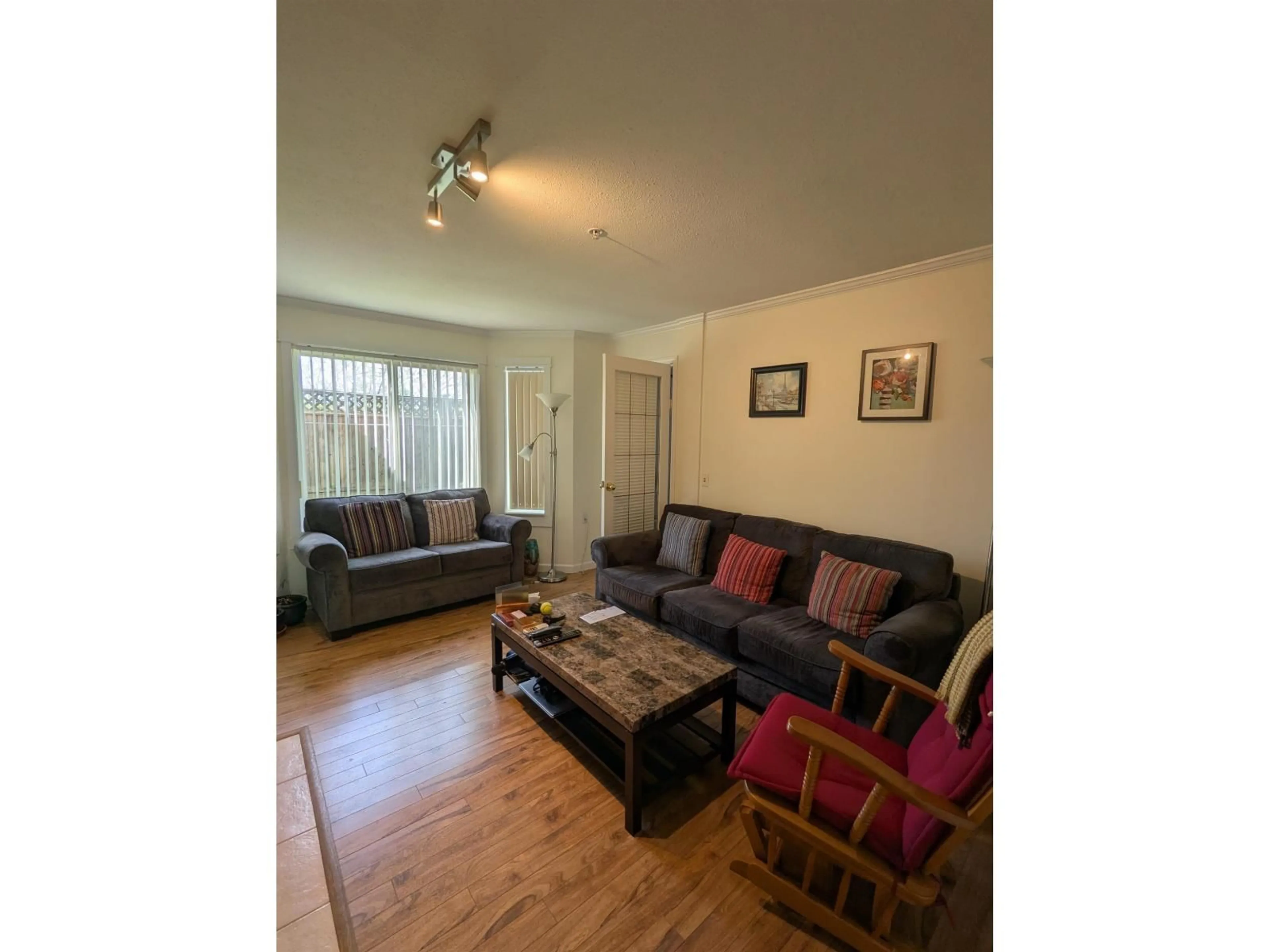 Living room with furniture, wood/laminate floor for 103 - 13226 104 AVENUE, Surrey British Columbia V3T1V1