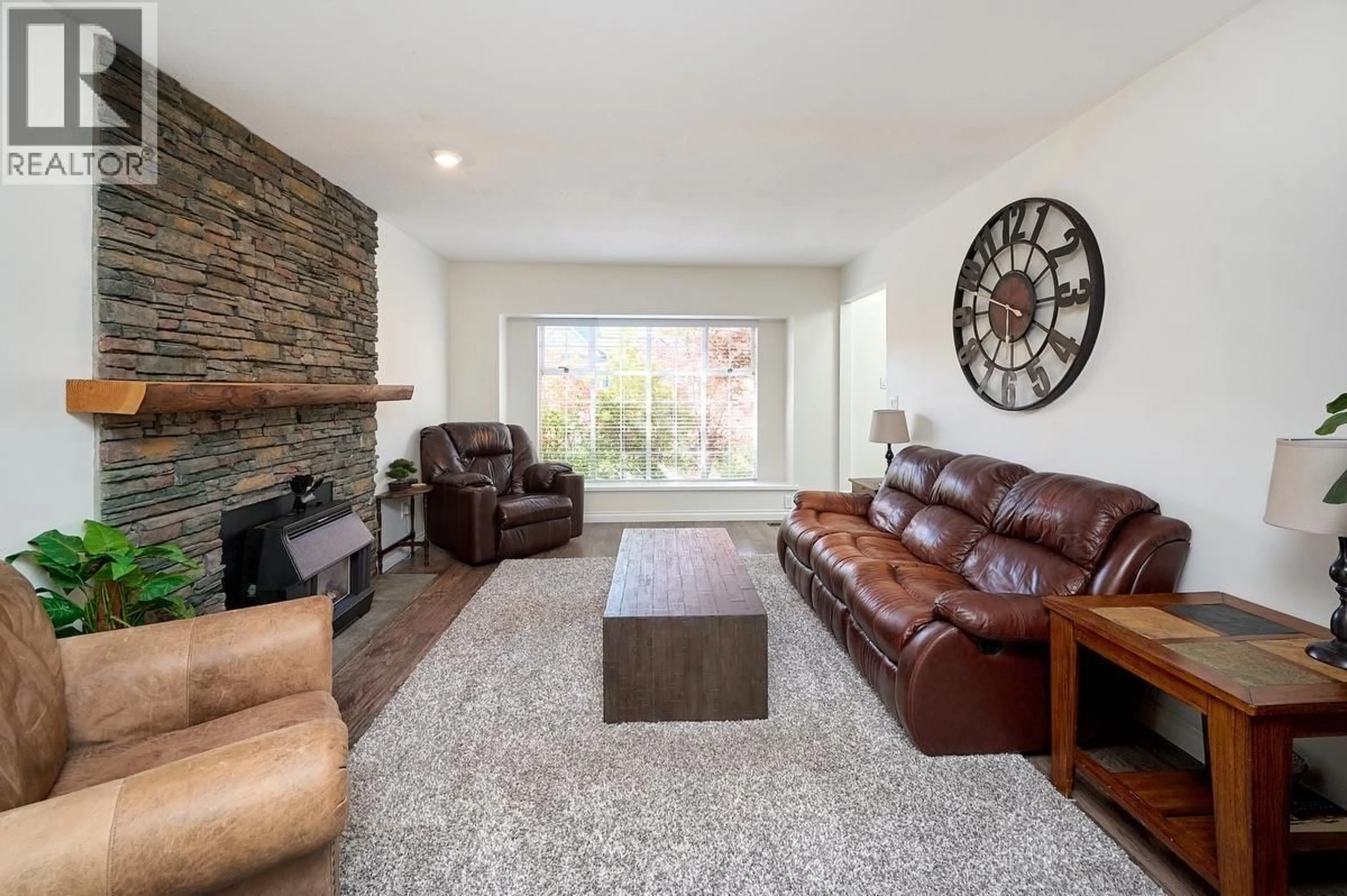Living room with furniture, unknown for 21469 126 AVENUE, Maple Ridge British Columbia V4R2H4