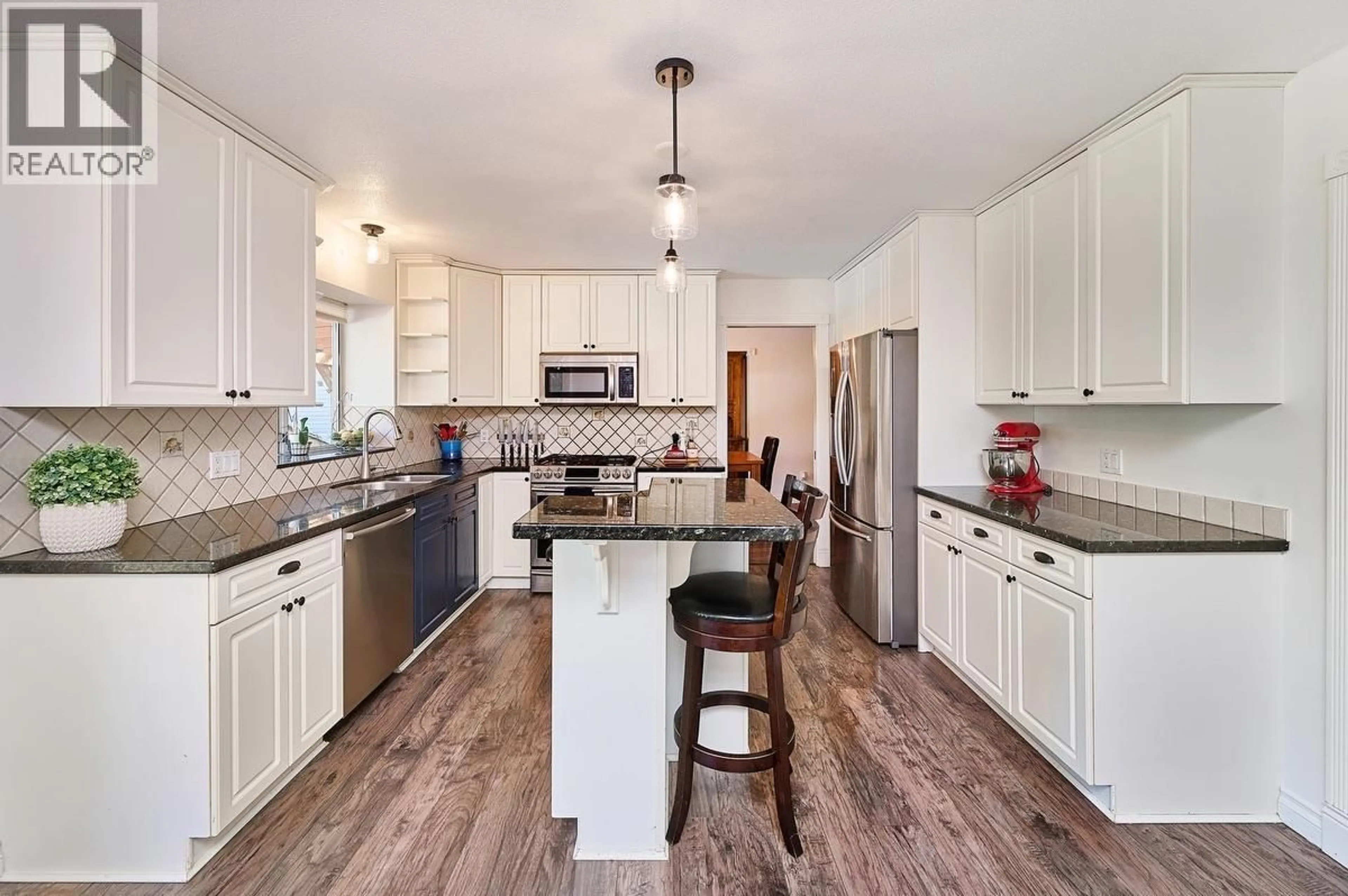 Open concept kitchen, ceramic/tile floor for 21469 126 AVENUE, Maple Ridge British Columbia V4R2H4