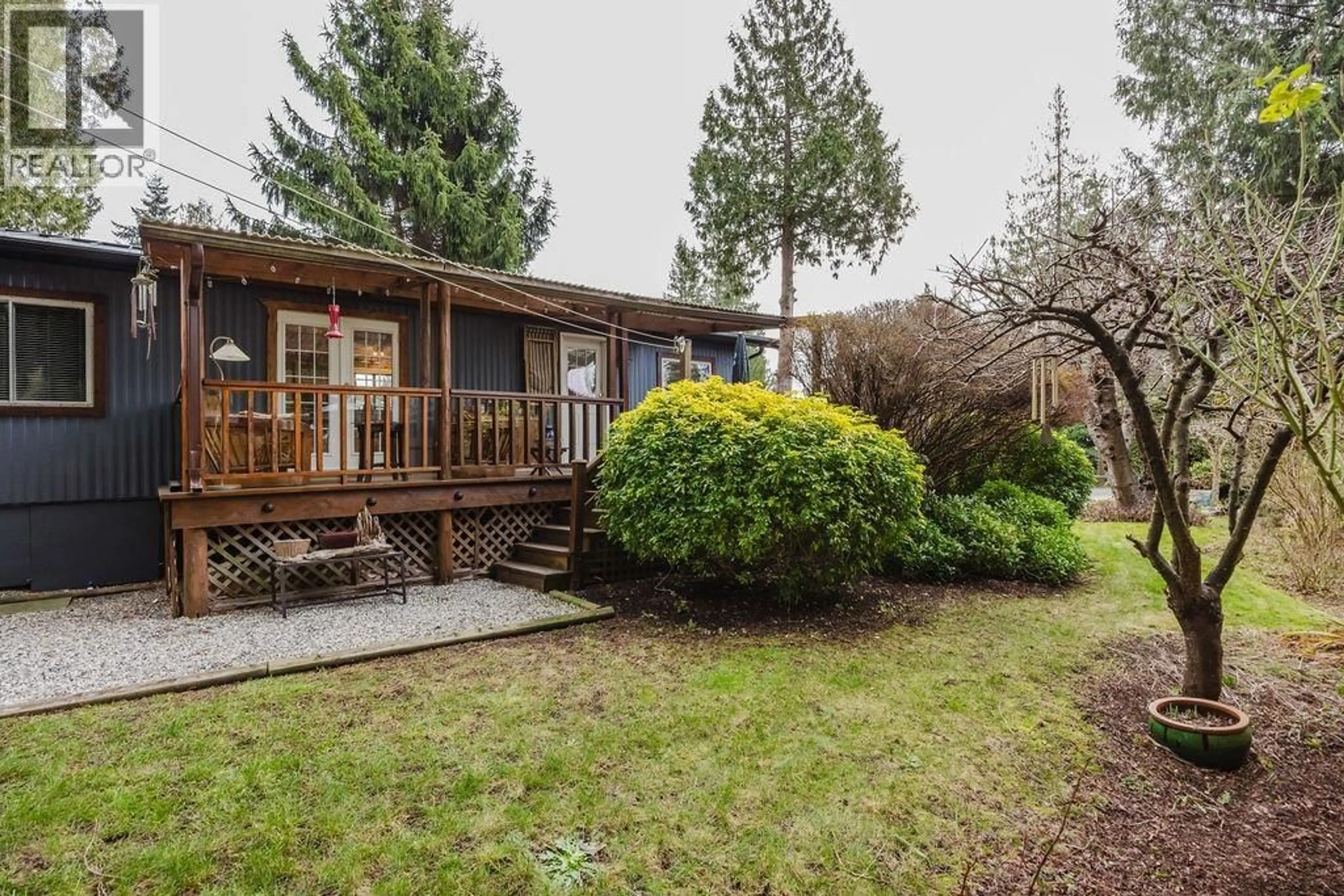 Patio, unknown for 3366 RICHARDS ROAD, Roberts Creek British Columbia V0N2W2