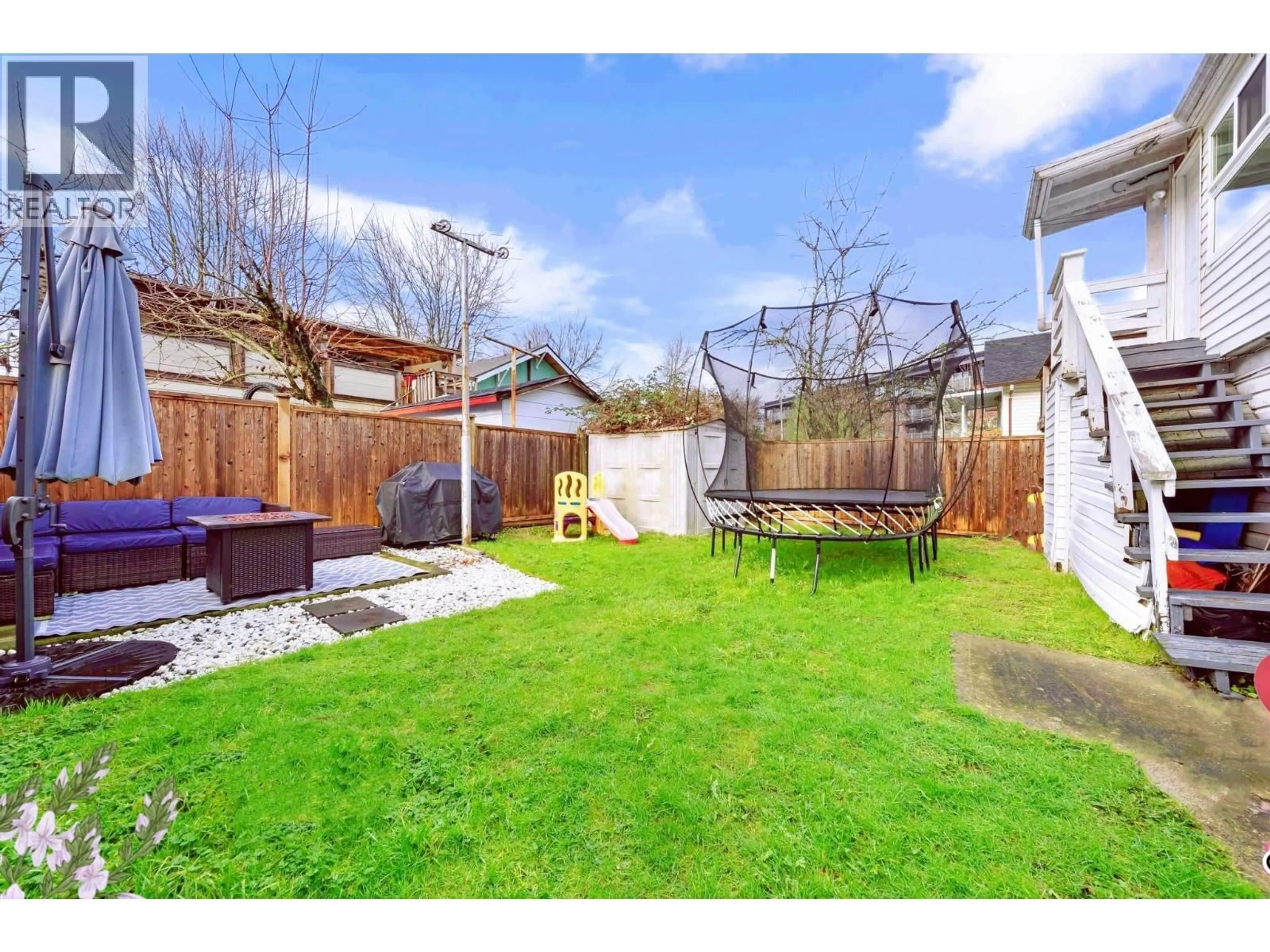 A pic from outside/outdoor area/front of a property/back of a property/a pic from drone, street for 4331 MILLER STREET, Vancouver British Columbia V5N4A1