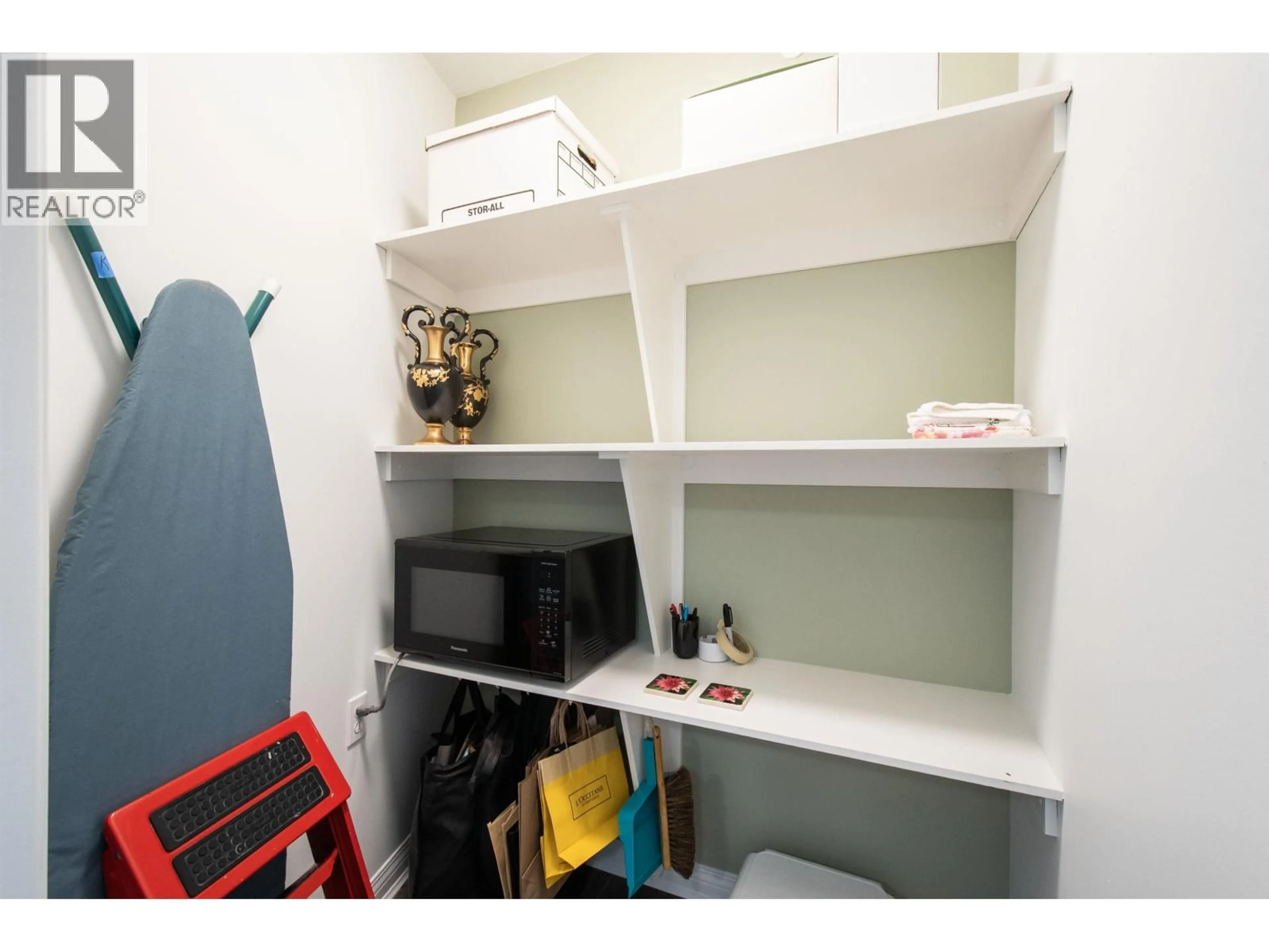 A pic of a room for 1001 - 1570 7TH AVENUE, Vancouver British Columbia V6J5M1
